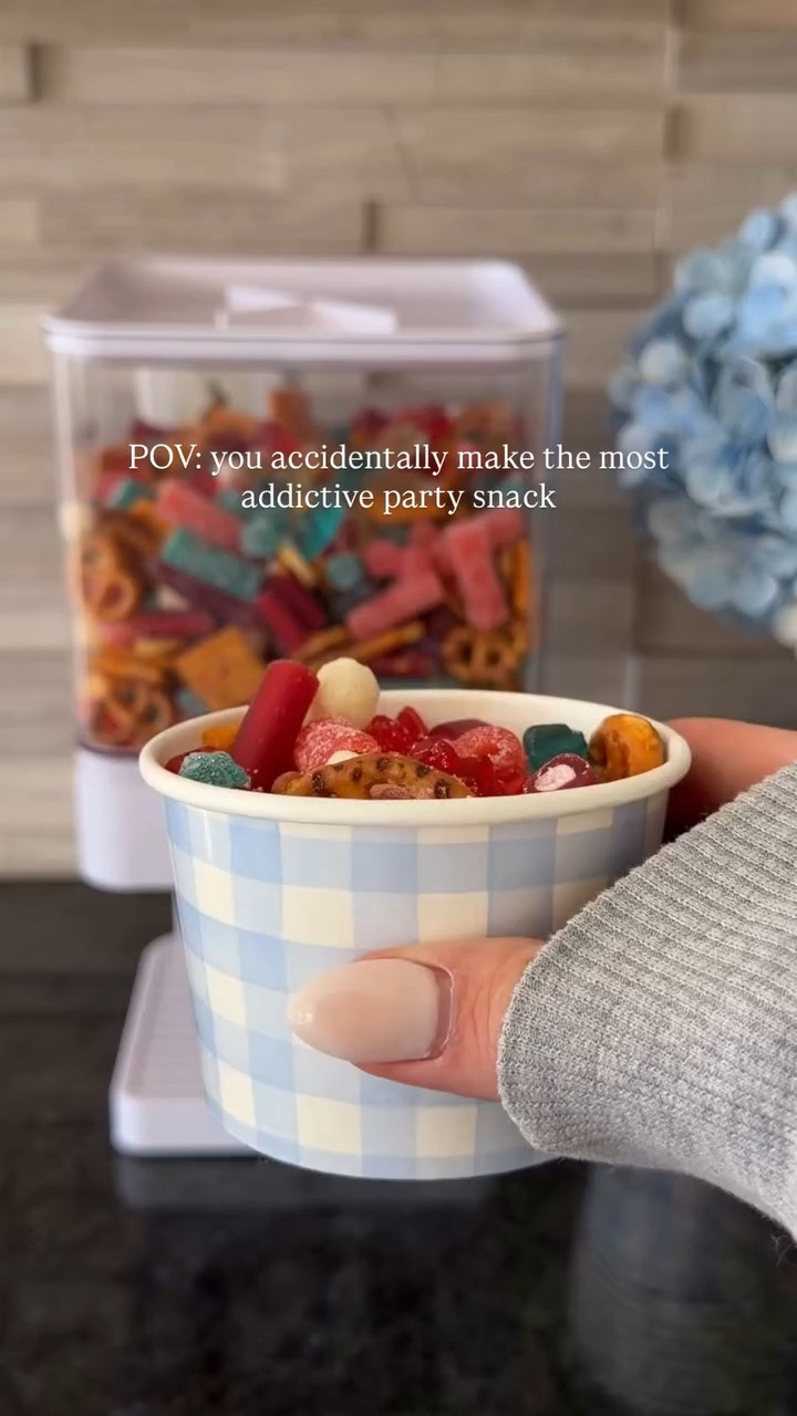 The sweet + salty combo is actually unreal… and now everyone keeps grabbing “just a little more” 😂

Perfect for pool days, the 4th of July, movie nights, or when the teenagers suddenly want to hang at your house all summer 👀

Comment “SNACK” and I’ll send you the full shopping list + everything I used ❤️💙

Send this to the friend who always brings the fun snacks to the party! 🇺🇸🍬🥨

#fourthofjulyfood #summerhosting #candysalad #redwhiteandblue #easyentertaining