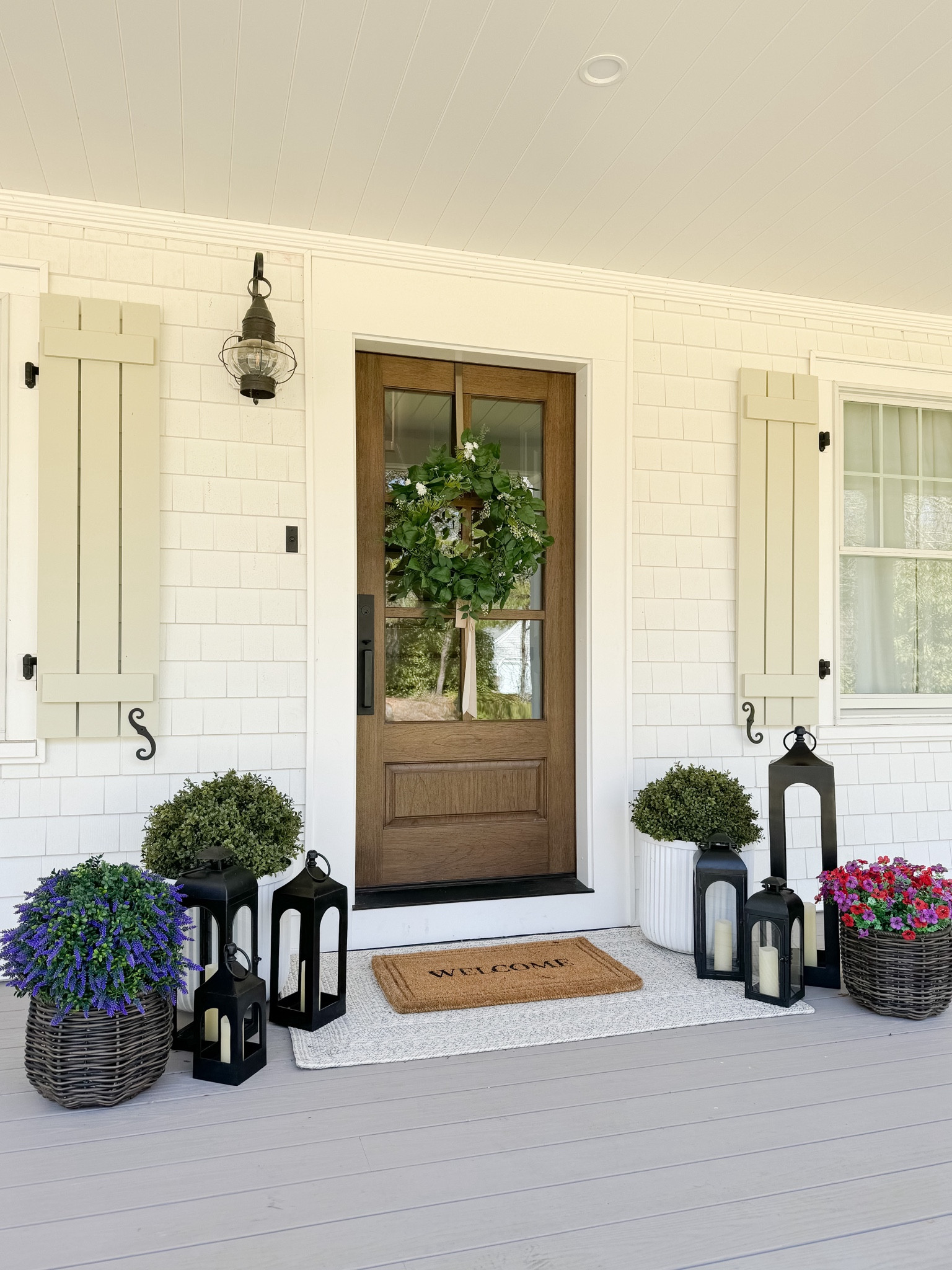 Spring Front Porch

Home  home decor  home favorites  spring front porch  spring home decor  seasonal decor  wreath  planters  area rug  coastal home

#LTKSeasonal #LTKFindsUnder50 #LTKHome