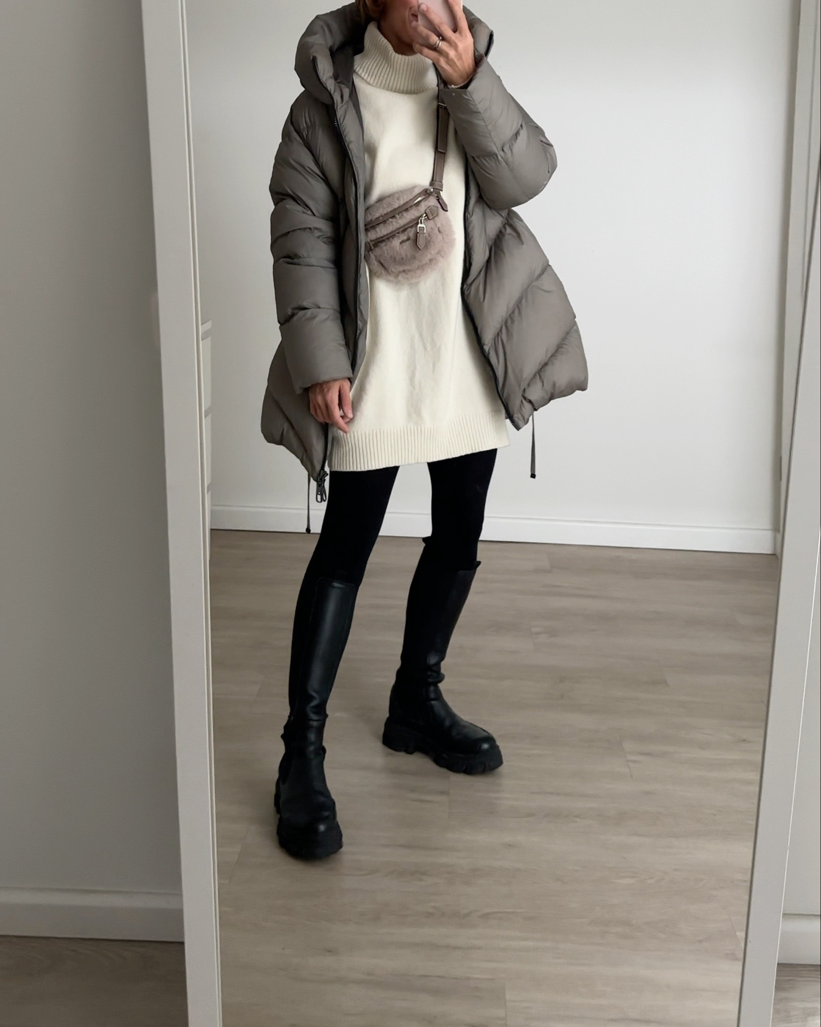 Winter Outfit: Strickkleid, Puffer Jacket / Daunenjacke, Boots & Teddy Bag

#LTKsale #LTKstyletip #LTKwinter