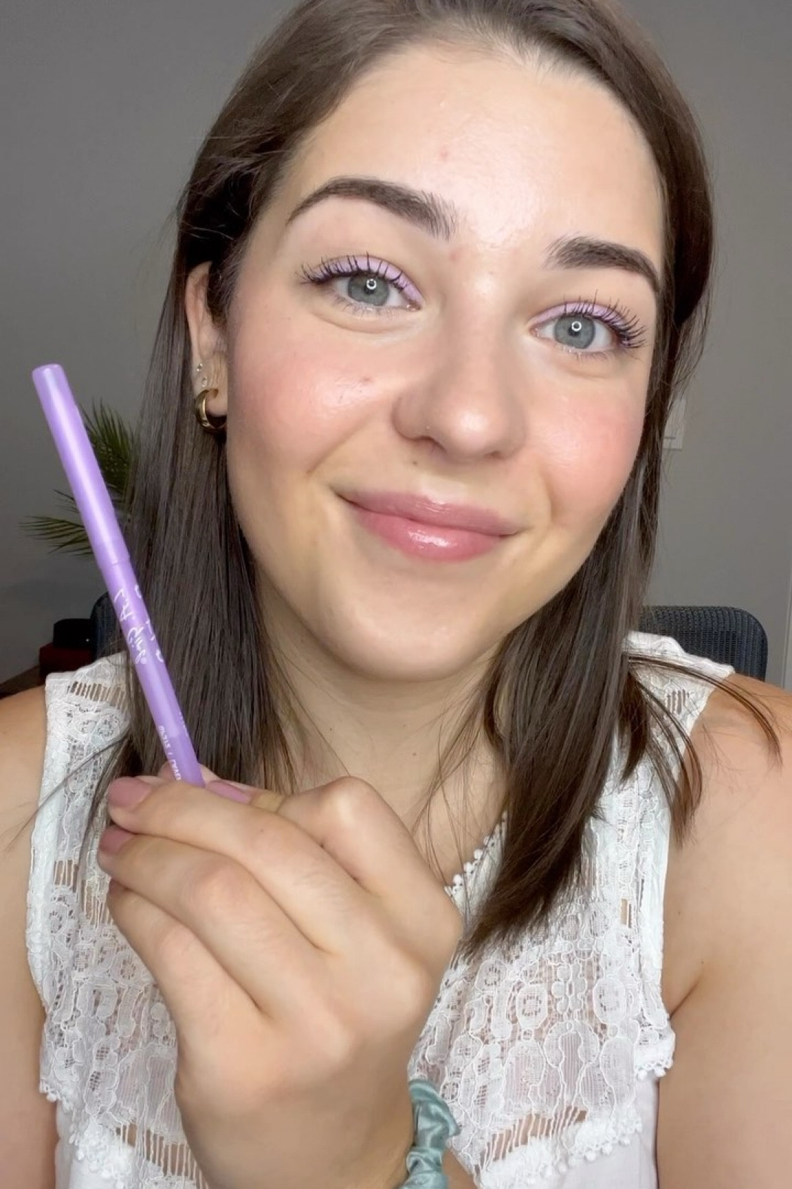 Ok… y’all…. This eyeliner!! @lagirlcosmetics $5!!! It doesn’t budge, the creamiest eyeliner ever, and it’s @switch.natural approved!! I love finding gems like this because clean makeup does not have to be hard to find OR expensive!!! 

There are 6 shades in this line. Lavender and marshmallow are clean. Baby pink I’m not sure about but I’ve ordered it and will update this post when I can look at the ingredients. 

Shades Not clean 
Sunshine
Magic mint 
Powder blue 

If you’d like to the link to this eyeliner comment “link”! 

The copyright to this content (video, photo, caption, and all related media) belongs solely to @beauty_demos. Any form of usage without my explicit permission is an infringement of those rights. Tags and hashtags do not denote permission. 
-
#ilovemakeup #beauty #cleangirlmakeup #cleanbeauty #makeupenthusiast #beautycommunity #makeuplover #panningcommunity #nontoxicbeauty #greenbeauty #cleanmakeup #greenmakeup #nontoxicmakeup
#switchnatural #switchnaturalapp #drugstoremakeuptutorial #pasteldreamautoeyeliner #switchnaturalapproved #lagirls #pasteleyeliner #drugstore #drugstoremakeup