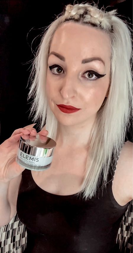 @elemis is now at @sephora 😍🙌🏻 #elemispartner #elemisXSephora 
These are their bestsellers:
🩵 Pro-collagen cleansing balm
🩵 Dynamic resurfacing pads
🩵 Pro-collagen marine cream spf 30

The pro-collagen marine cream is so smooth and feels so good on my skin - look how my skin glows too!✨ Especially now that I’m into my late 20’s I want to have the best anti-aging skincare. #Elemis is a great hydrating and anti-aging skincare brand🙌🏻 #antiagingskincare #sephorafinds 
