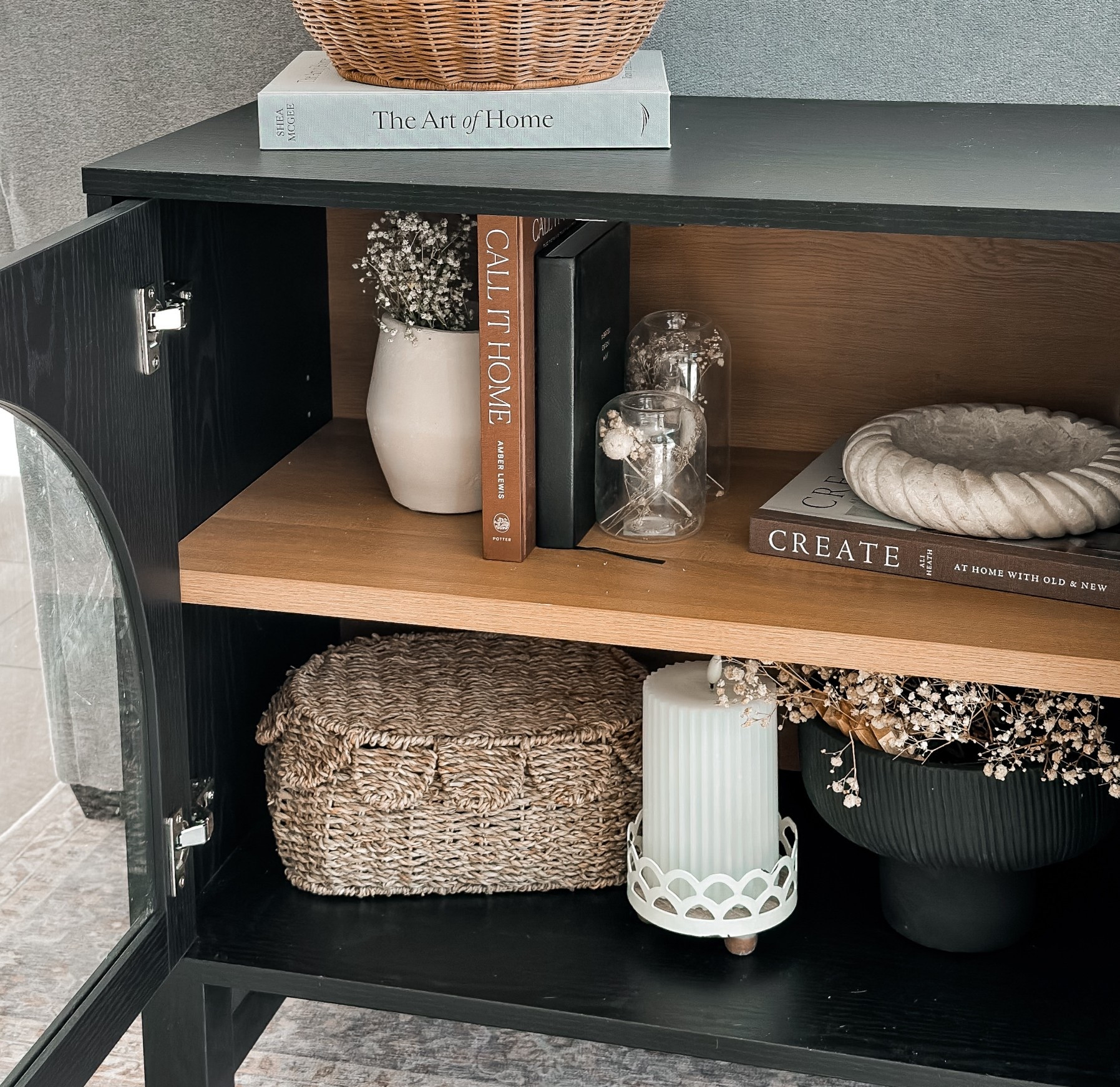 Calm • cozy • curated 🤍

This is your sign that small details make the biggest impact. Neutral textures, soft whites, warm wood tones, and subtle vintage touches come together to create that effortless, designer-look home we all love.

These are the kind of timeless home décor staples that work in any space — shelves, consoles, coffee tables, or styled corners. Simple, elevated, and so easy to recreate.

If you love modern organic interiors, neutral home décor, and affordable pieces that look high-end, you’ll love these finds !

#LTKhome
#LTKFinds
#LTKUnder50
#HomeDecorInspo
#NeutralDecor
#OrganicModern
#ModernOrganic
#CozyMinimal
#ShelfDecor
#StyledShelves
#LivingRoomInspo
#AmazonHome
#AffordableDecor
#TimelessHome


#LTKFindsUnder50 #LTKFindsUnder100 #LTKHome