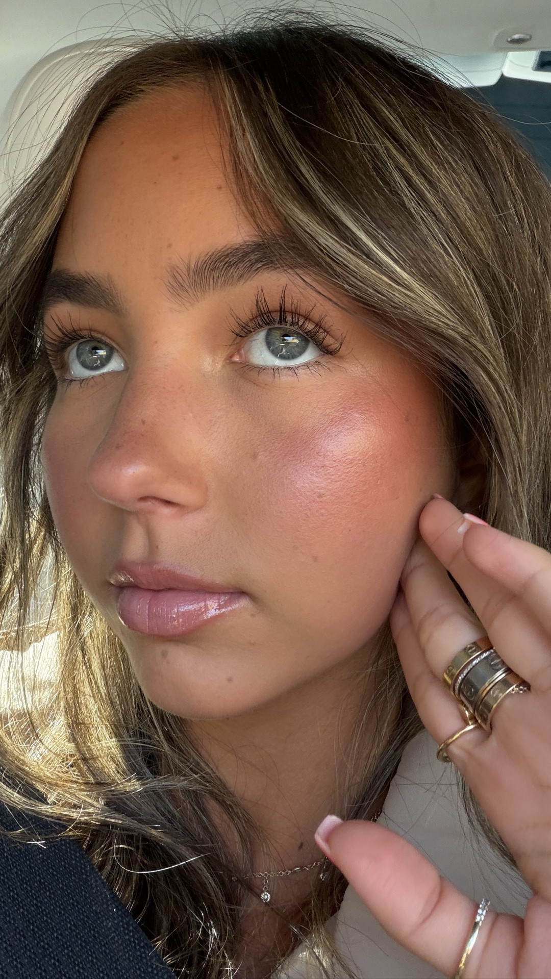 we are officially summering 🍉🥥✨🐚 #glowyskin #summermakeup