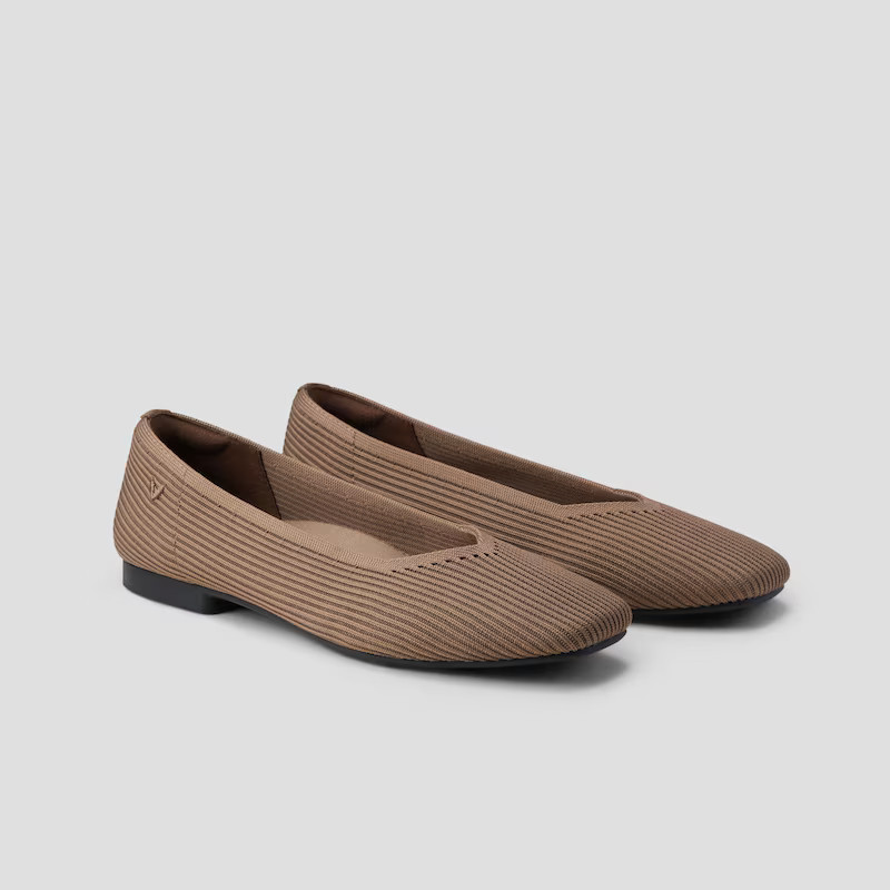 Square-Toe V-Cut Flats (Margot 2.0) | VIVAIA