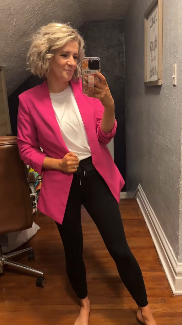 If I could wear pink every day I would. 

#powerpink #workfits #grwm #girlgrwm