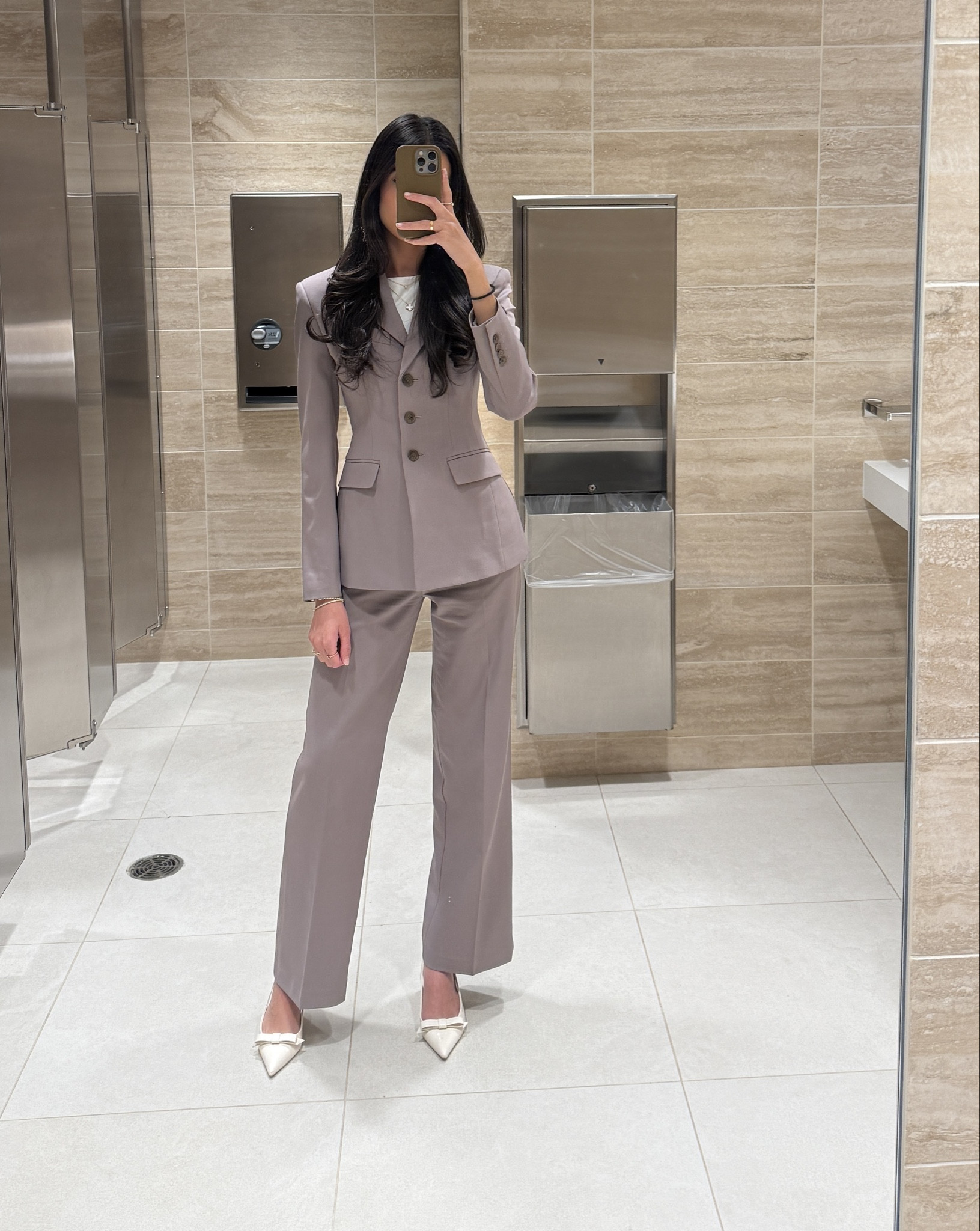 Spring workwear 🤎👜 Aritzia Colour: Nomad Taupe

#LTKcanada #LTKspring #LTKworkwear