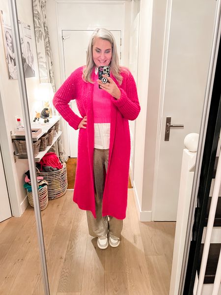Outfits of the week 

Saturday night garden party. Kept my silver pants on (Shoeby M), paired with a crisp white shirt (Uniqlo xl), a neon pink vest (Primark L) and a bright pink longline cardigan (Zara, S).



#LTKeurope #LTKstyletip #LTKcurves