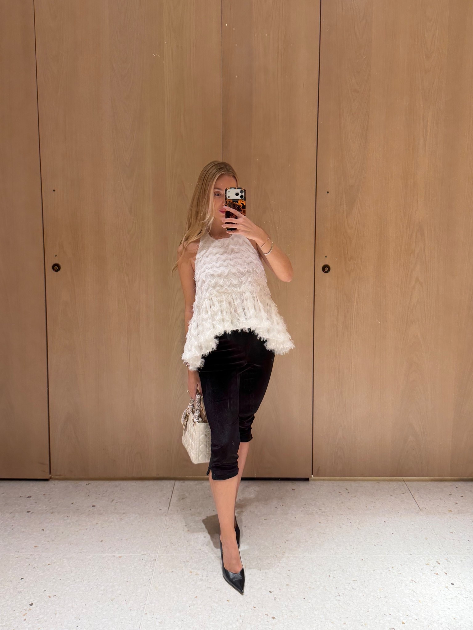 velvet capri pants, holiday look, bump friendly

#LTKgrwm #LTKHoliday #LTKBump