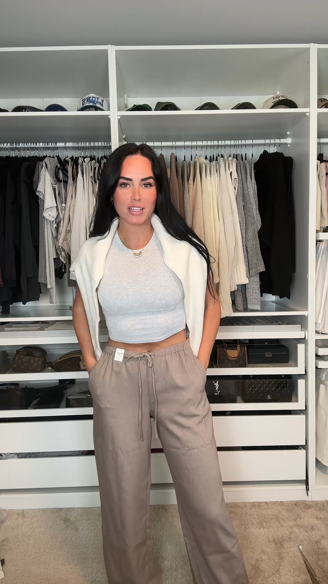 The cutest neutral fall outfit 🤍

I’m wearing size smalls tops & small long pants. My sizing 5’7, 145lbs, 32DD


Fall outfits, fall fashion, neutral outfits, fall outfit ideas, Abercrombie pants, Abercrombie outfits, basic outfits, capsule wardrobe,  Abercrombie, Abercrombie jeans, Abercrombie and fitch, garage clothing, Victoria Emerson, fall sweaters 

#LTKFallSale #LTKVideo #LTKWorkwear