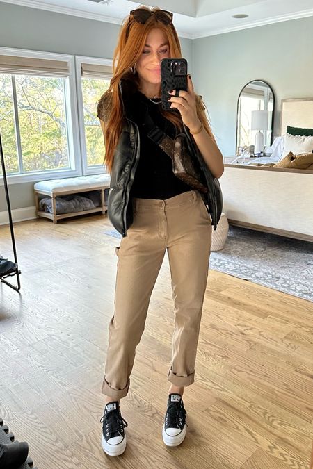 These carpenter cargo pants are $35 right now! I’ve included all the of items I used to style them below! 😊

#LTKFind #LTKSale #LTKstyletip
