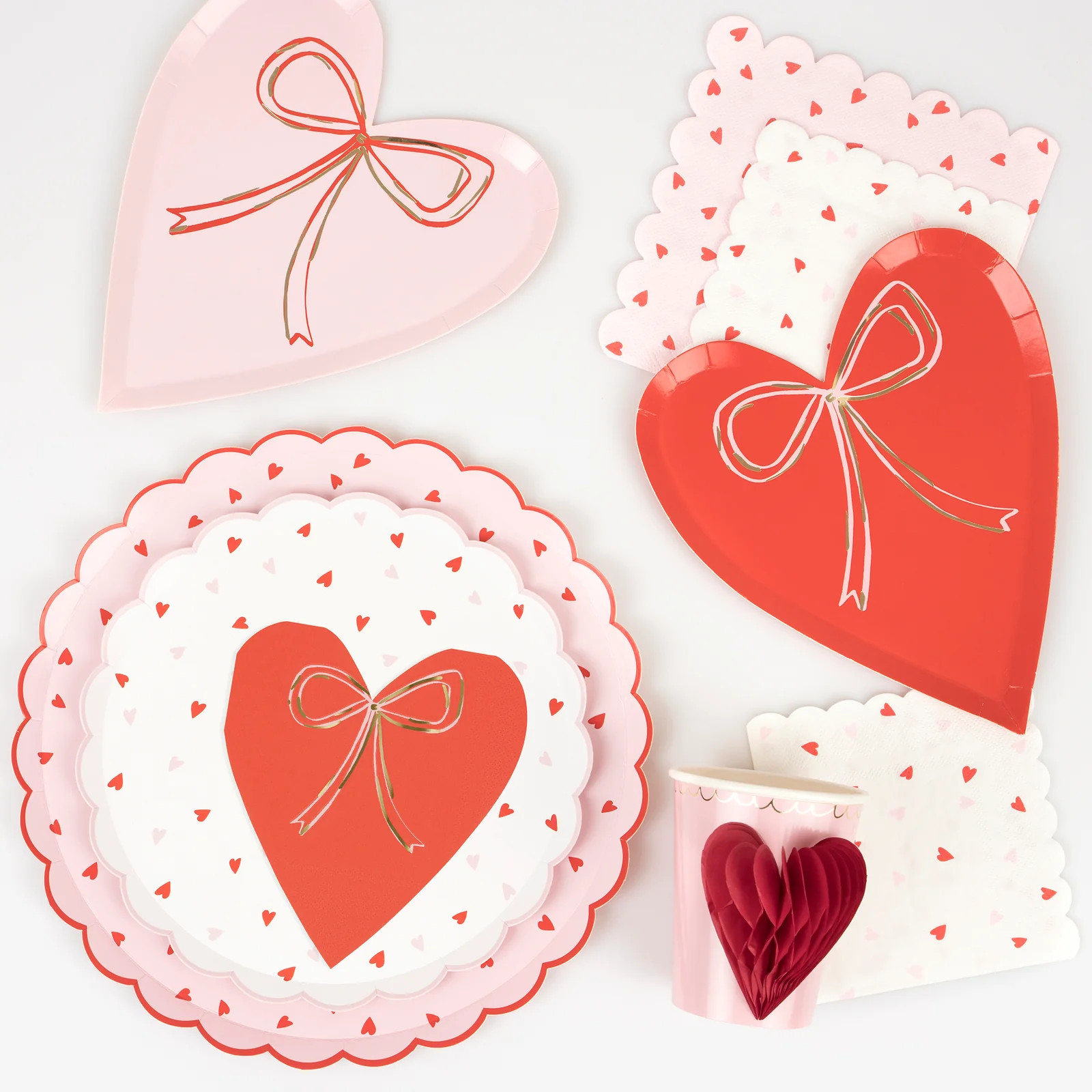 Heart Pattern Dinner Plates (x 8) | Meri Meri