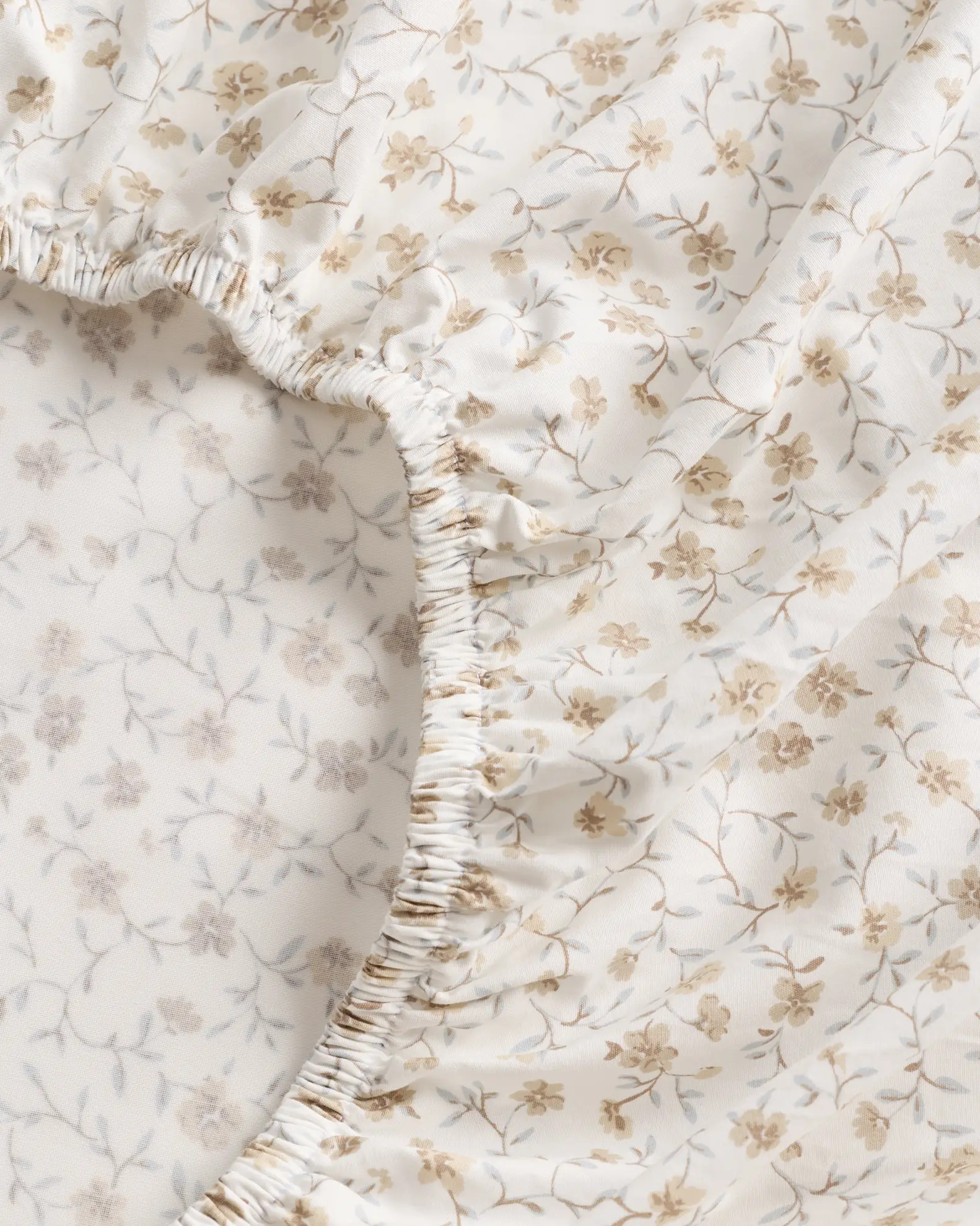 Classic Organic Percale Sheet Set in Toffee Florette | Quince