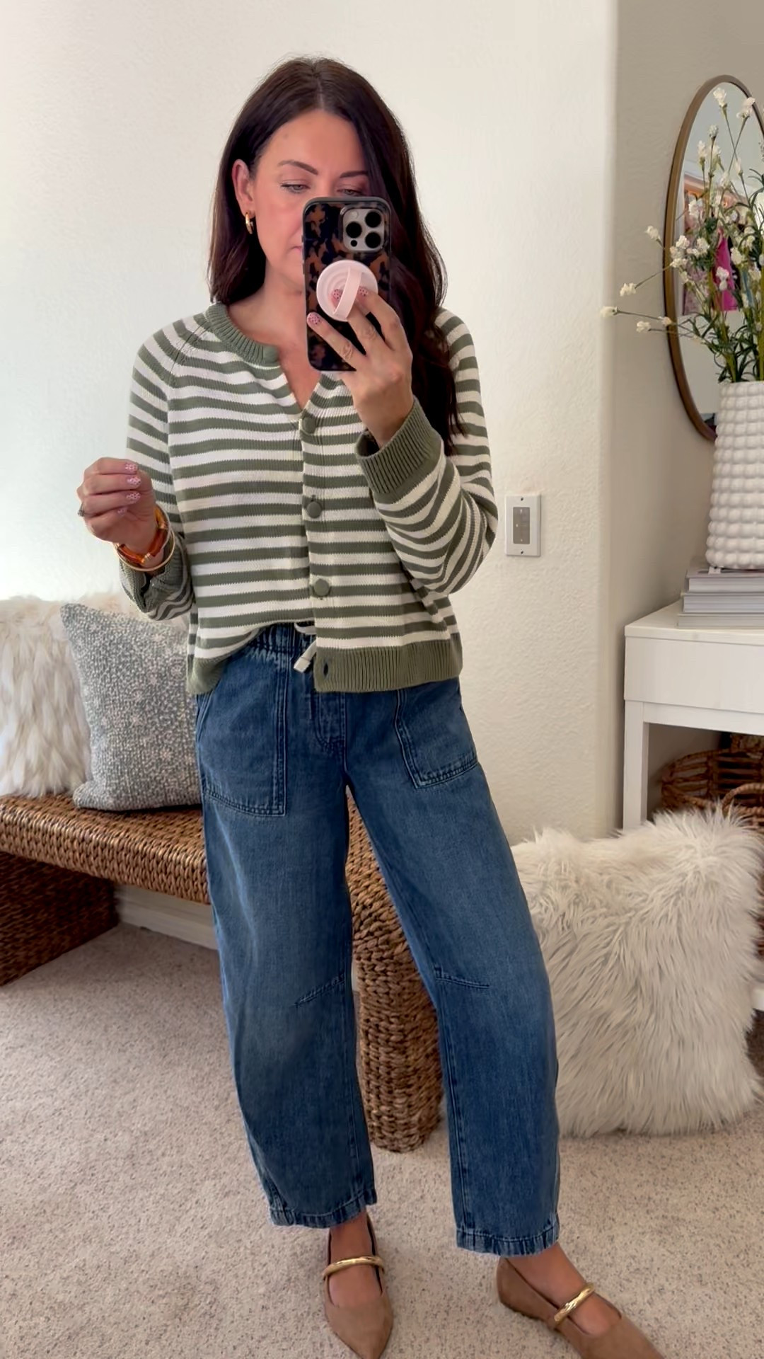 60% off + extra 15% off + FREE SHIPPING!
Code:GFPLUS // wearing an xs in barrel jeans 

#LTKSaleAlert #LTKStyleTip #LTKFindsUnder50