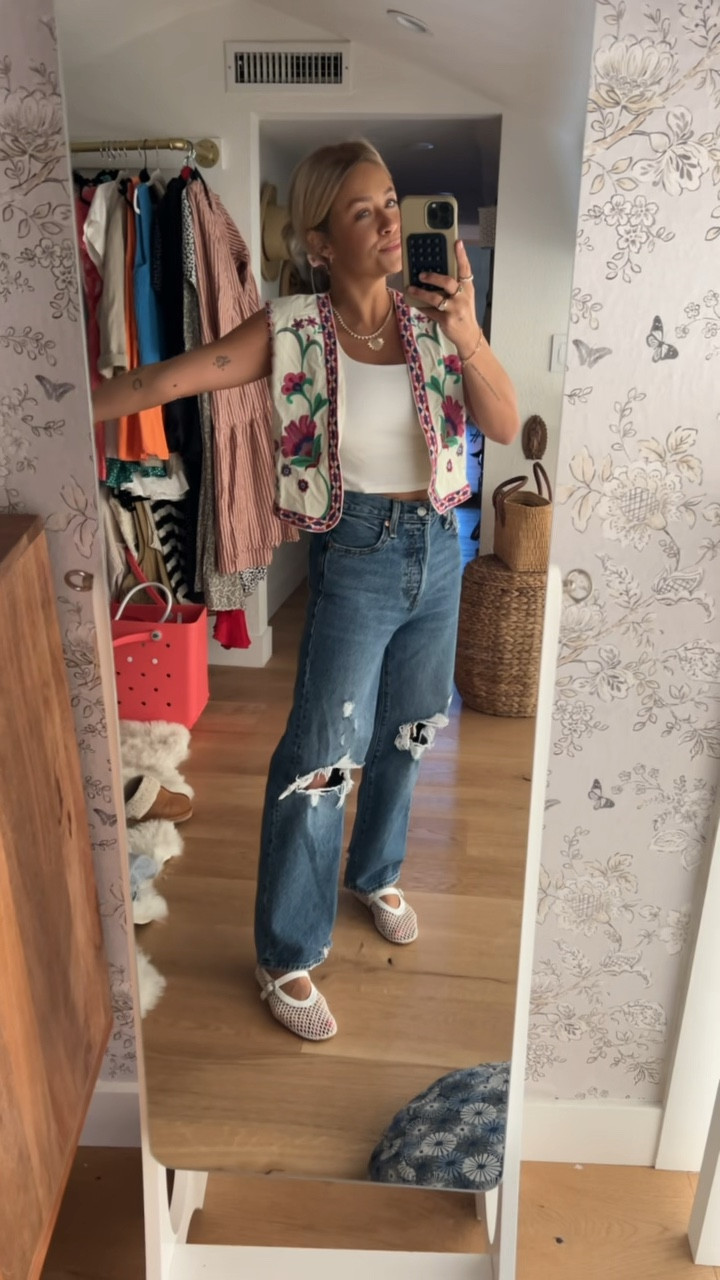 Summer to fall transitional OOTD ☀️🍂👖

#LTKFindsUnder50 #LTKStyleTip #LTKSeasonal