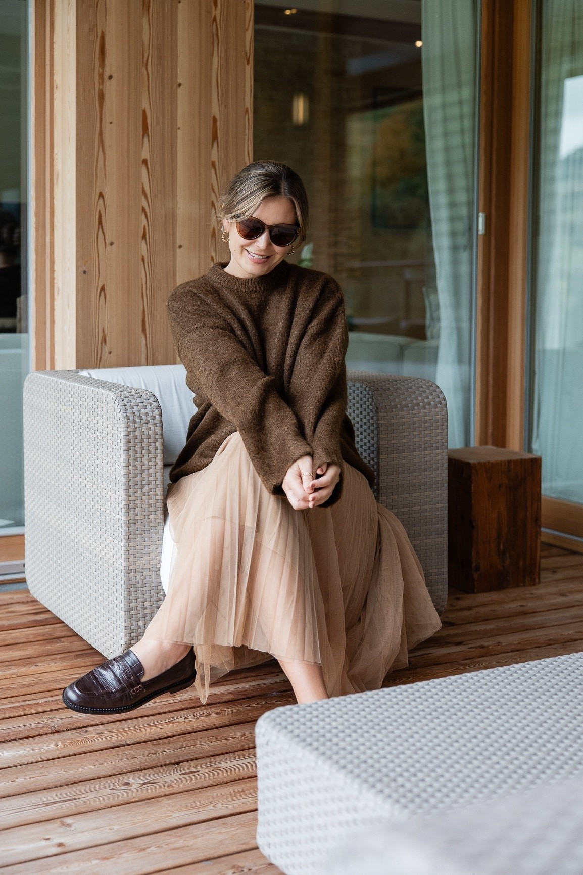 Herbstlook mit dem perfekten, dunkelblauen Mohairmix Oversize Pullover, Tüllrock und Loafers 

#LTKdeutschland #LTKautumn #LTKeurope