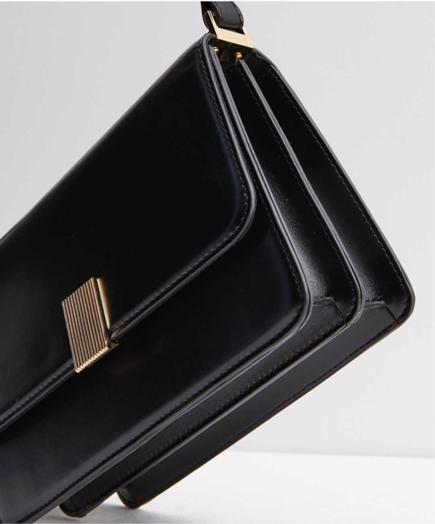 Never purchased a dupe so fast! Black cross over bag 

#LTKeurope #LTKFind #LTKSeasonal