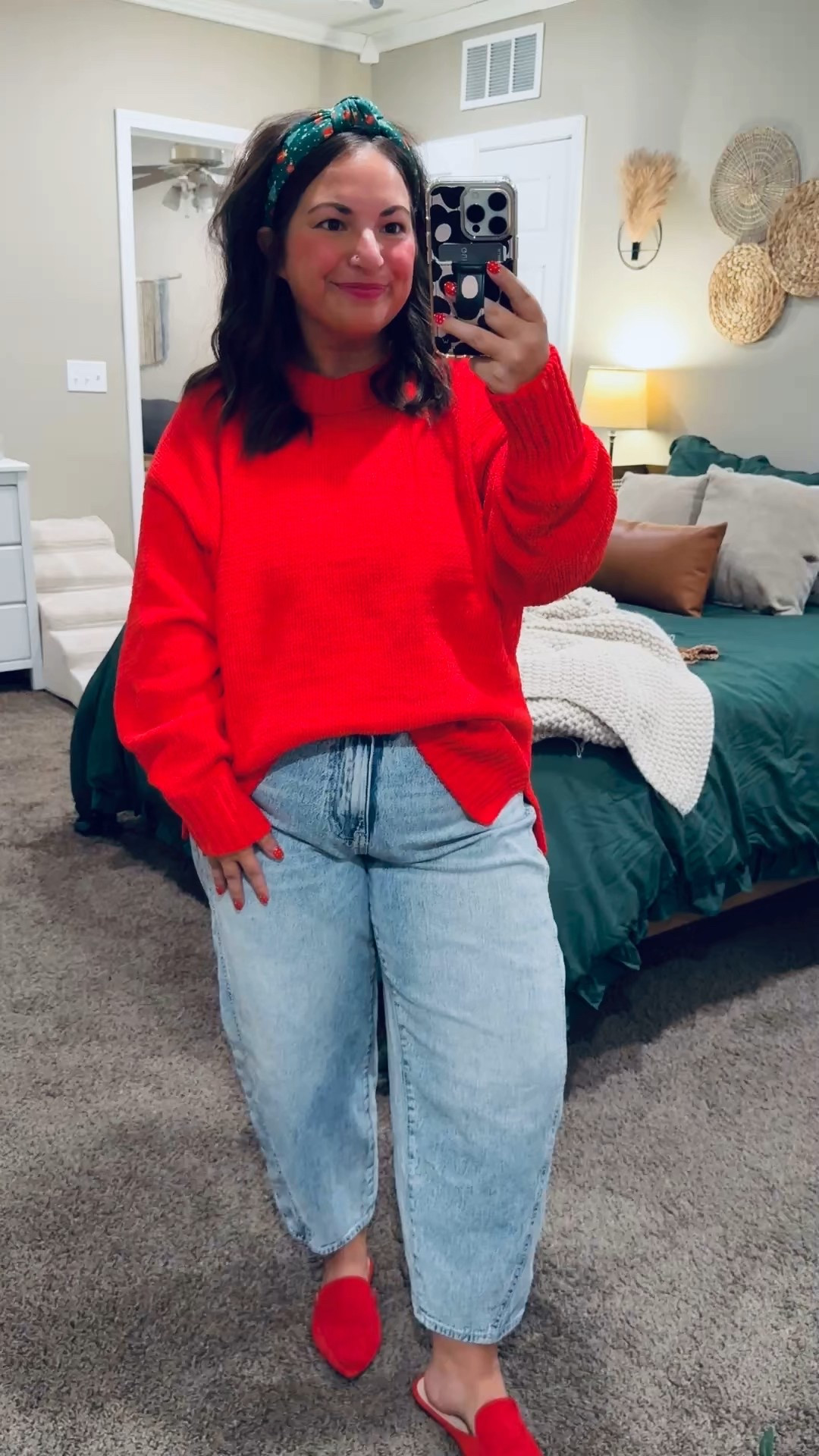 Just a hint of holiday spirit — soft colors, cozy textures, and effortless Christmas charm ❤️

mules: fit true to size // wearing a 5
jeans: fit true to size // wearing a 14
sweater: fits oversized // wearing a large (fits like an XL) 

 

#LTKHoliday #LTKootd #LTKSeasonal