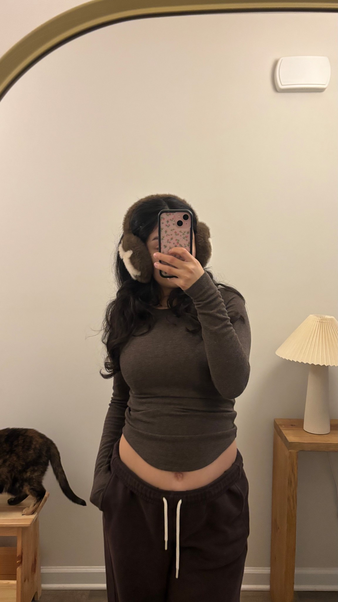 AE long sleeve (s)
Aerie cloud fleece trouser (s short)
Emi Jay sugar muffs

#LTKBump #LTKootd