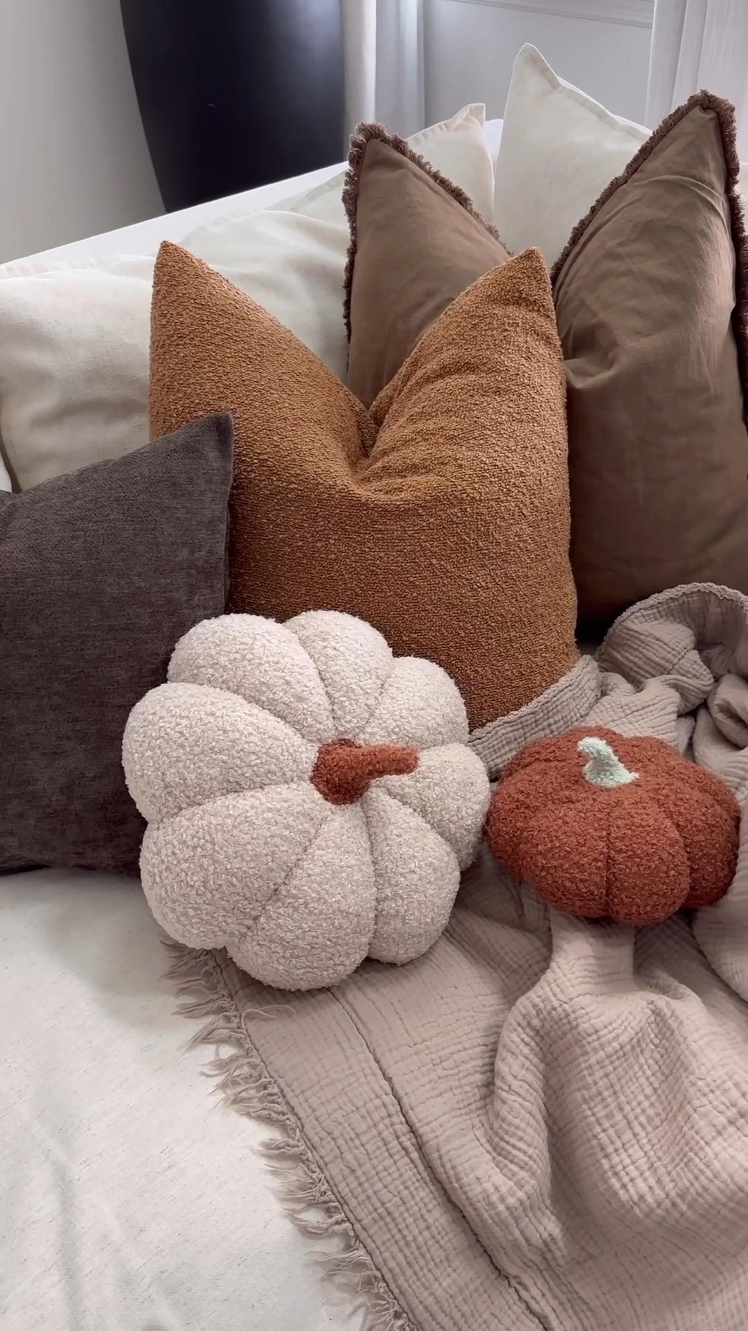 Pretty fall pillows 🤎




Autumn decor
Cozy fall decor
Fall throw pillow cover 
Fall pillows 
Pumpkin pillows
Living room
Bedroom

#LTKHome