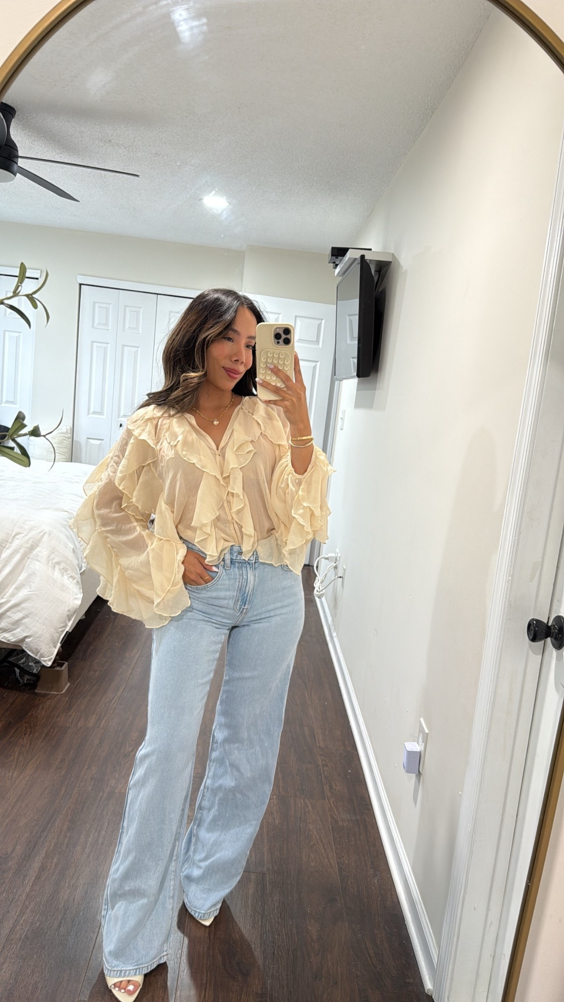 Jeans and a cute top ootd Inspo 

#LTKSummerEdit #LTKFindsUnder50 #LTKStyleTip