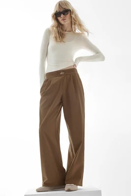 ALO | Suit Up Trouser (Regular) in Java Brown, Size: Small | Alo Yoga