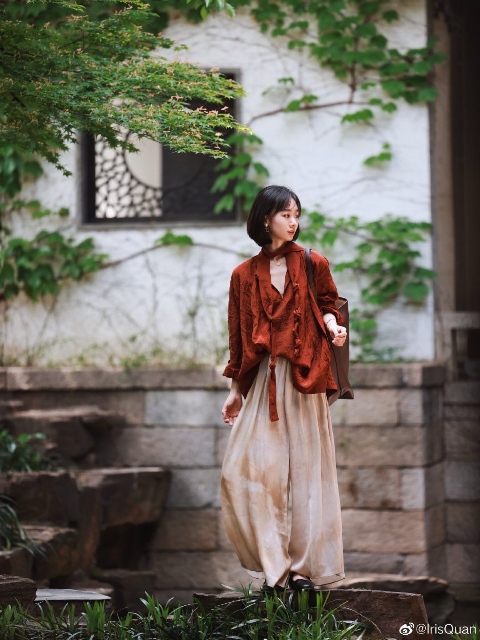 苏州有熊🍃住进贝聿铭祖叔的百年老宅

#Iris_OOTD##今天穿什么##轻度假放飞计划#  ​​​
#LTKchina #LTKasia

#LTKshoecrush #LTKfit #LTKitbag