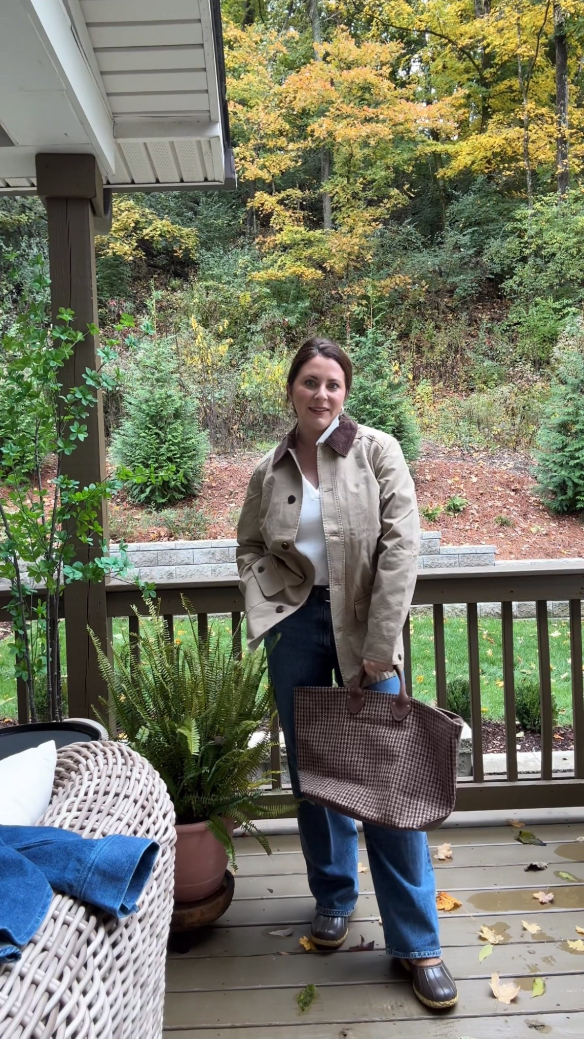 Going full barn jacket & I’m in love!! @llbean 

jacket l barn jacket l fall l winter l boots l tote 