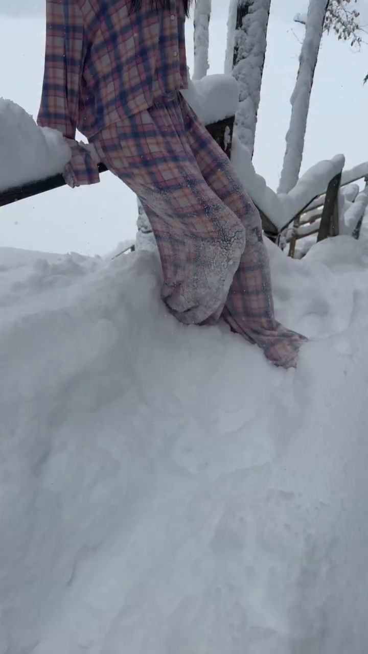 Did someone say screaming color???

Pajamas- @dairyboy 


#LTKootd #LTKmorningroutine #LTKSeasonal