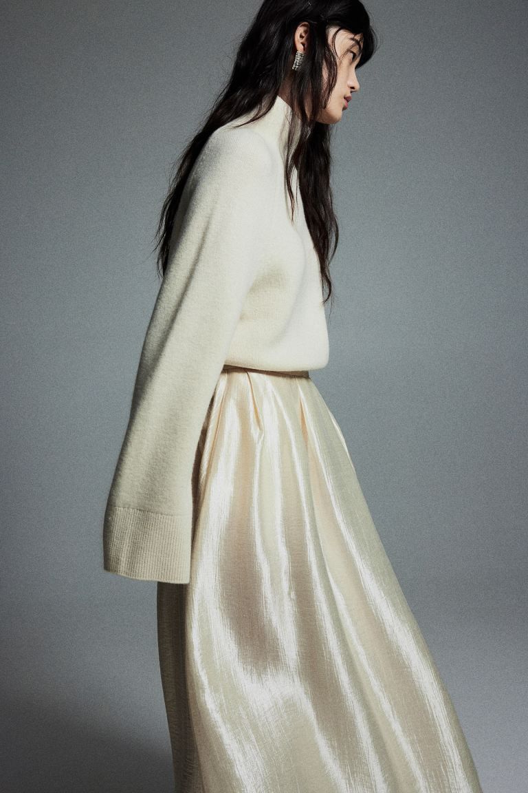 Lustrous skirt - Cream - Ladies | H&M GB | H&M (UK, MY, IN, SG, PH, TW, HK)