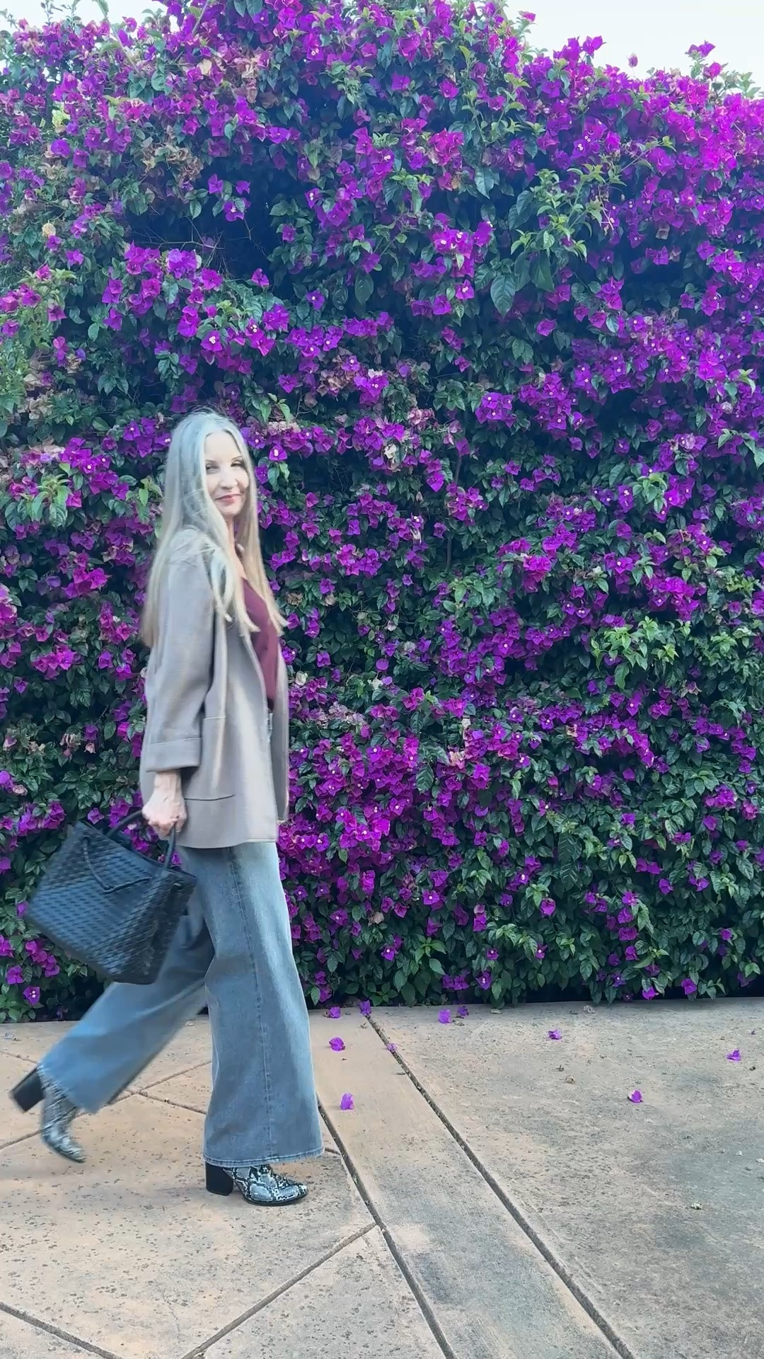 Knit blazer, wide leg jeans … #casualworkootd #stretchblazer #widelegjeans #styleover50 #size10 #pearshapestyle

#LTKWorkwear #LTKMidsize #LTKOver40