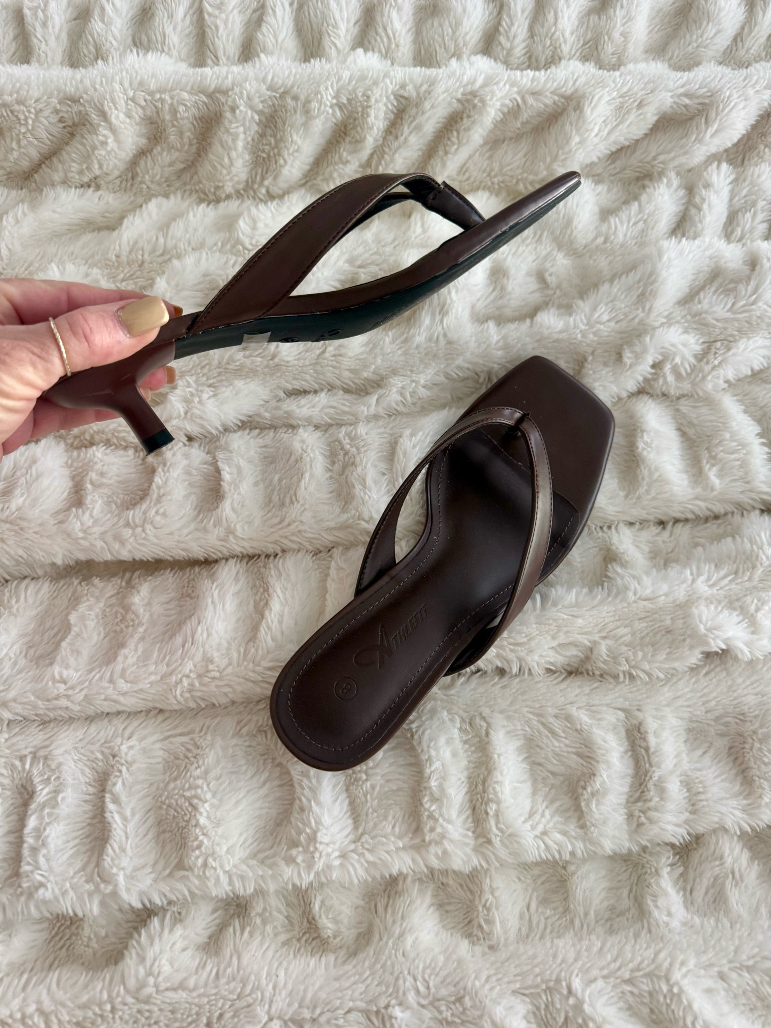 Chocolate Brown Kitten Heels under $35 on sale @amazonstylefinds 
So cute & comfortable, available in other colors🤎
#amazon #amazonfind #shoefind #affordableshoefind #kittenheels #brownheels #affordableheels #LTKOver50 #momover50


#LTKmomlife #LTKTravel #LTKSaleAlert
