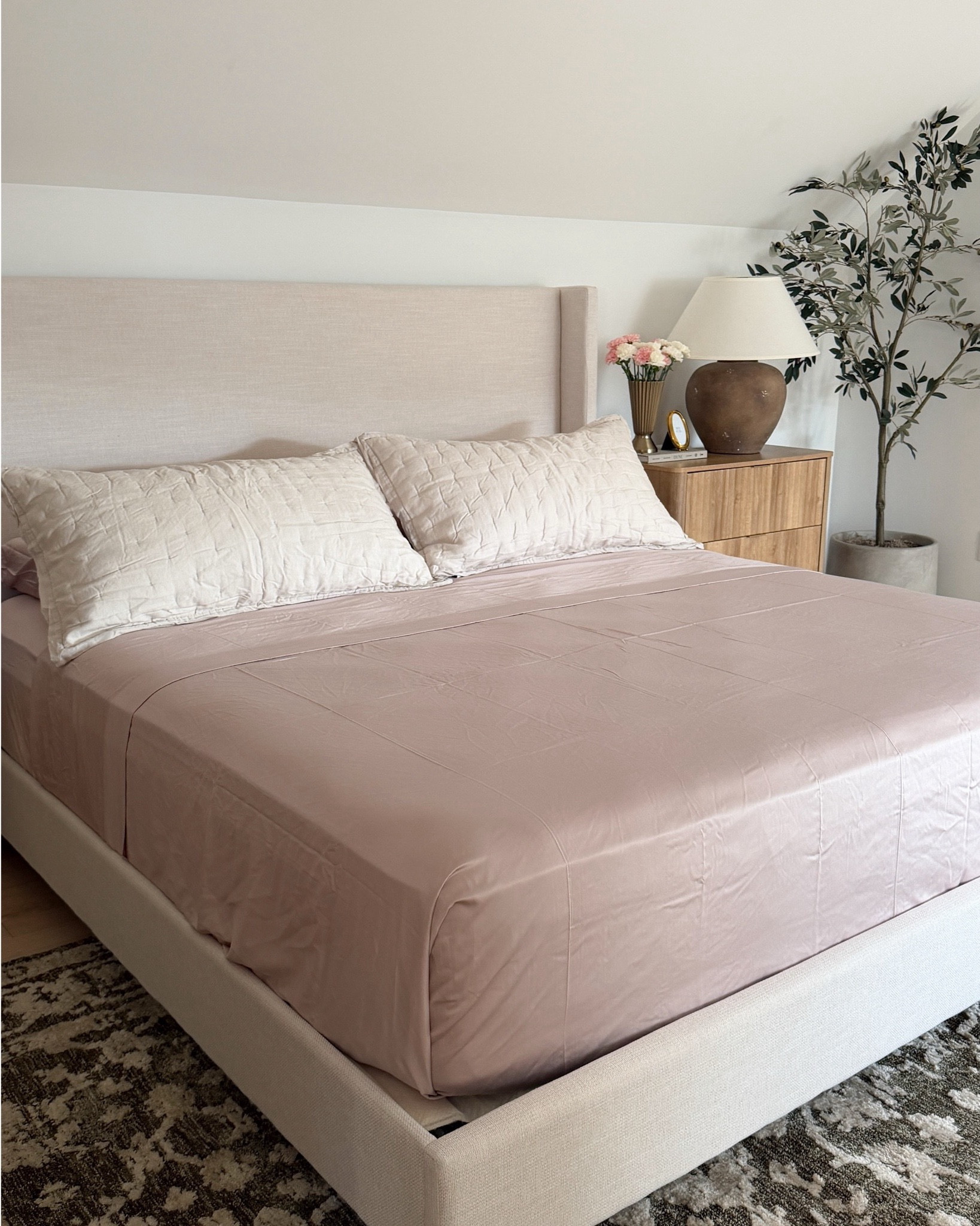 My #1 best-selling sheets for a reason 🤍

If you tend to get hot at night like I do, these bamboo sheets are truly a game changer. They’re incredibly soft, breathable, and honestly feel like sleeping on a cloud. I’ve tried so many over the years, but I keep coming back to these — I literally own them in every color.

This blush set felt like the perfect soft touch for spring in our bedroom. 🌸

Linked here if you’ve been looking for that cooling, ultra-soft sheet set everyone always asks me about.

#liketkit #LTKHome #beddingset #bamboosheets #bedroomdecor

#LTKSaleAlert #LTKHome