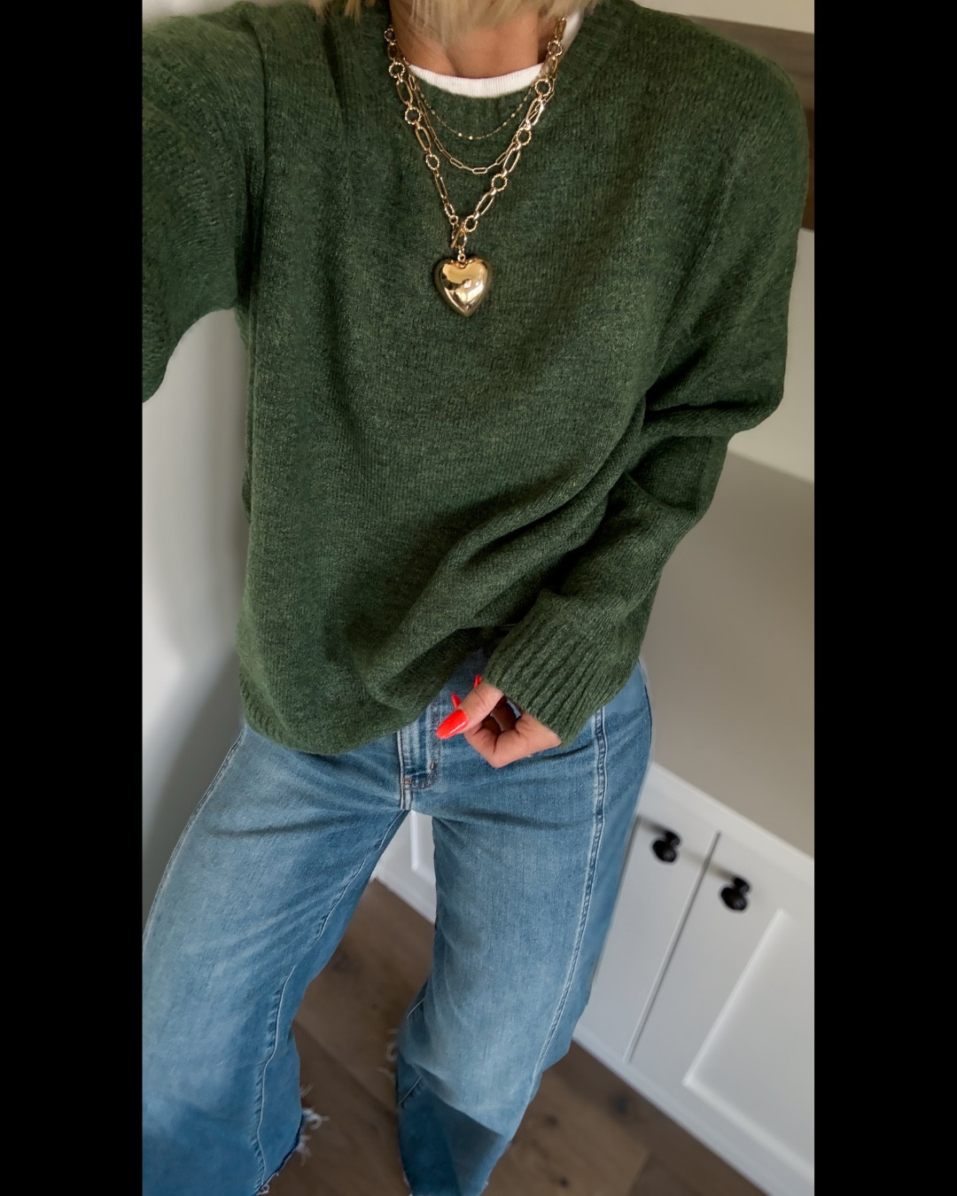 I pulled together 10 fall outfits that seriously check every box—errands, work, church, sports Saturdays, date night & everything in between. Most of these finds are affordable, quality pieces (some great look-for-less gems in the mix 🙌).

Sizing:
Green crewneck: tts
Green cardigan: tts
Pomegranate cardi: tts
Blue/red sweater: I sized up
Mixed animal Mesh 🤎🤍: tts
🐆 top: size down
Suede jacket: size down
Rollneck sweater: tts
Charcoal sweater vest: only comes one size . Fits oversized 
Blue jeans: tts
Black jeans: tts
Grey jeans are Zara: I don’t have linking capabilities ☹️
🐆 jeans: I sized up for a looser fit 
Sneakers 💥: go 1/2 size down


#LTKOver40 #LTKNYFW #LTKFallSale
