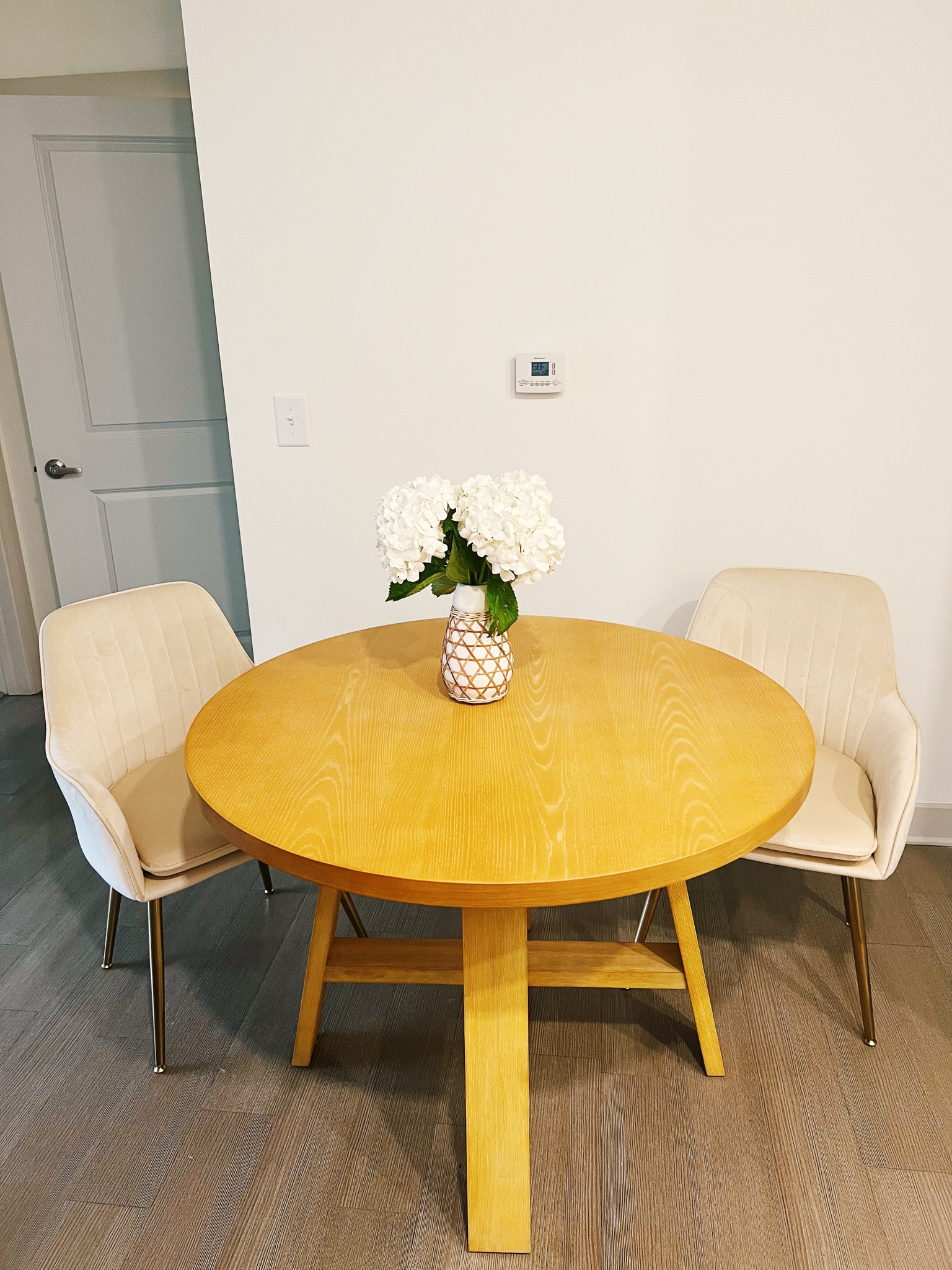 Kitchen table + chairs 