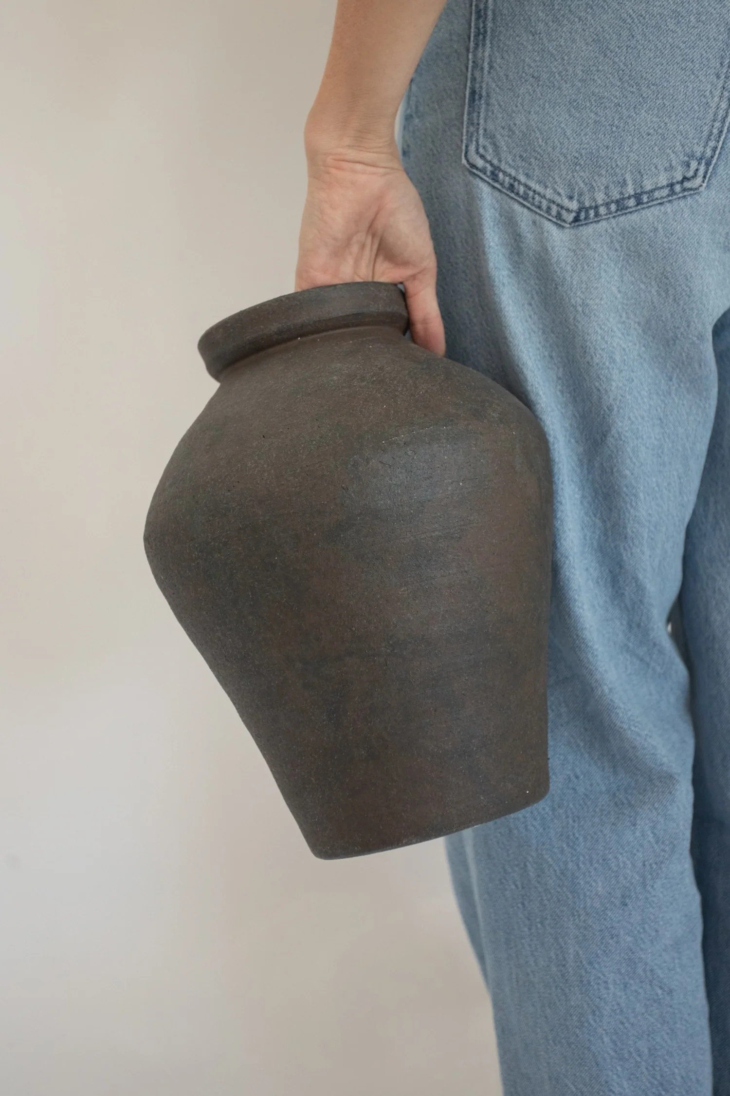 Leonore Ceramic Vase | THELIFESTYLEDCO