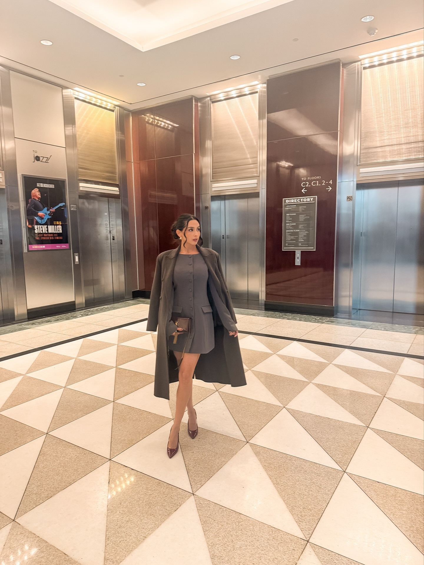 When the balance between elegance and character is found in a look. 💼✨ A look that speaks volumes without saying much: elegant gray, sophisticated burgundy, and the attitude that ties it all together 🩶♥️🫶🏼 Would you dare to wear this combination?

Cuando el equilibrio entre sobriedad y carácter se encuentra en un look. 💼✨Un look que habla sin decir mucho: gris elegante, vino tinto sofisticado y la actitud que lo une todo 🩶♥️🫶🏼 Te atreverías a llevar esta combinación ? 
.
.
#chicstyle #effortlesselegance #minimalistchic #timelessstyle #sophisticatedlook #classyoutfit #elegantvibes #fashionmood #stylediaries