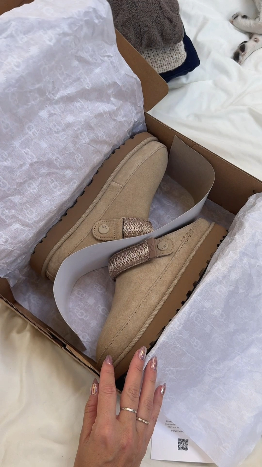 It’s officially Ugg season!! 🧸🍂🤎 This is your sign to buy the limited edition Goldenstar UGGbraid Clog  before they sell out (again). I also tagged my other favorite clogs and slip ons 🫶🏻

Uggs, unboxing, shoe crush, ugg, clogs, boots, slippers, cozy, booties, autumn style, fall fashion, chilly weather outfits, cold weather outfits 


#LTKStyleTip #LTKShoeCrush #LTKSeasonal