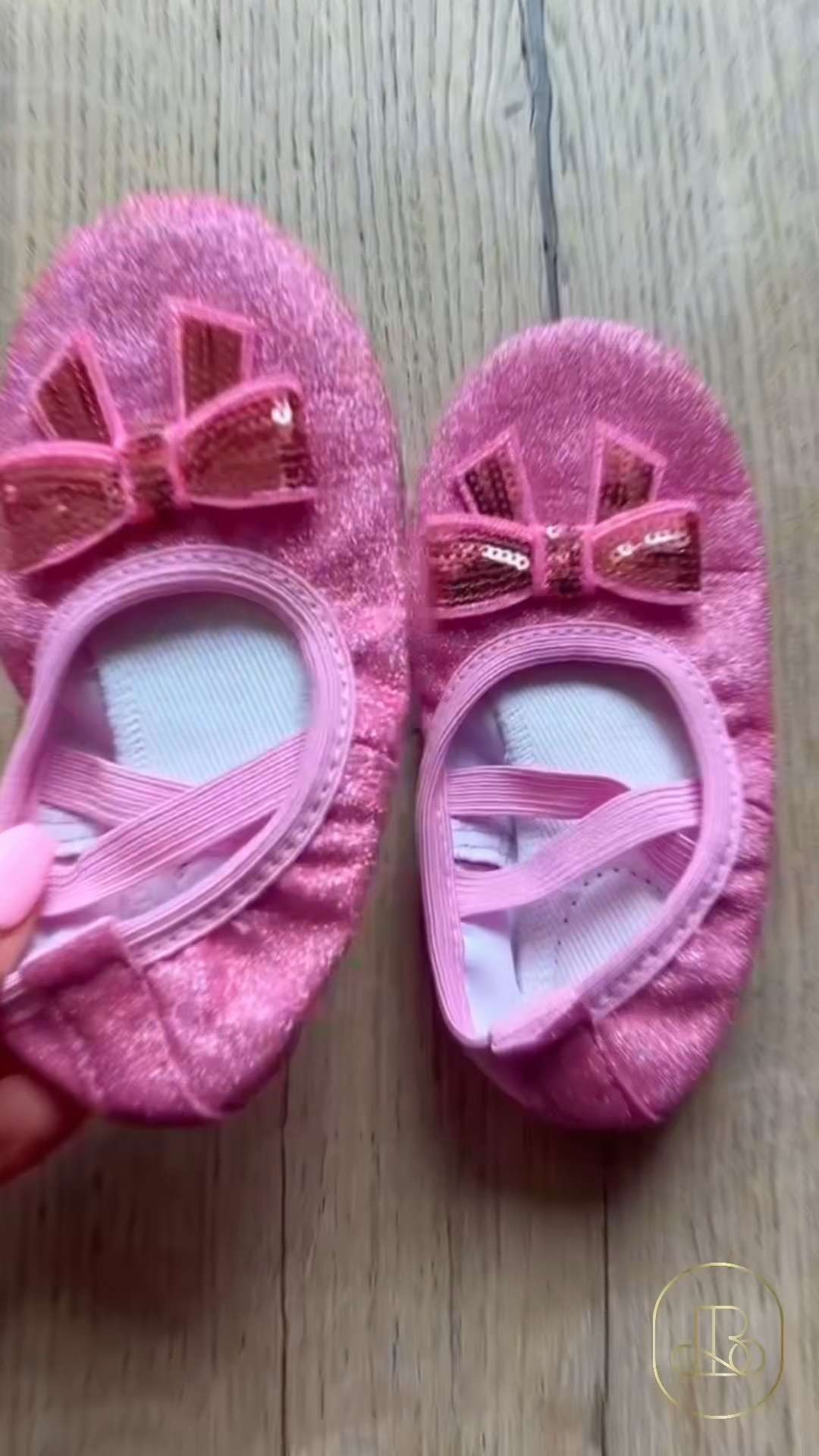 Every little girl deserves to sparkle! 🩰  These Arshiner flats feature a non-slip sole for safety on the dance floor and an elastic strap to ensure a snug, secure fit. Whether she’s practicing her plies or walking down the aisle as a flower girl, the high-quality craftsmanship means these sparkles won't just rub off. Great gift ideas for the creative child who loves to dance, play, and express their unique style! 💃 #ArshinerKids #FlowerGirlShoes #BalletLife #PrincessVibes  #ToddlerOOTD #ToddlerStyle 

#LTKootd #LTKBaby #LTKKids