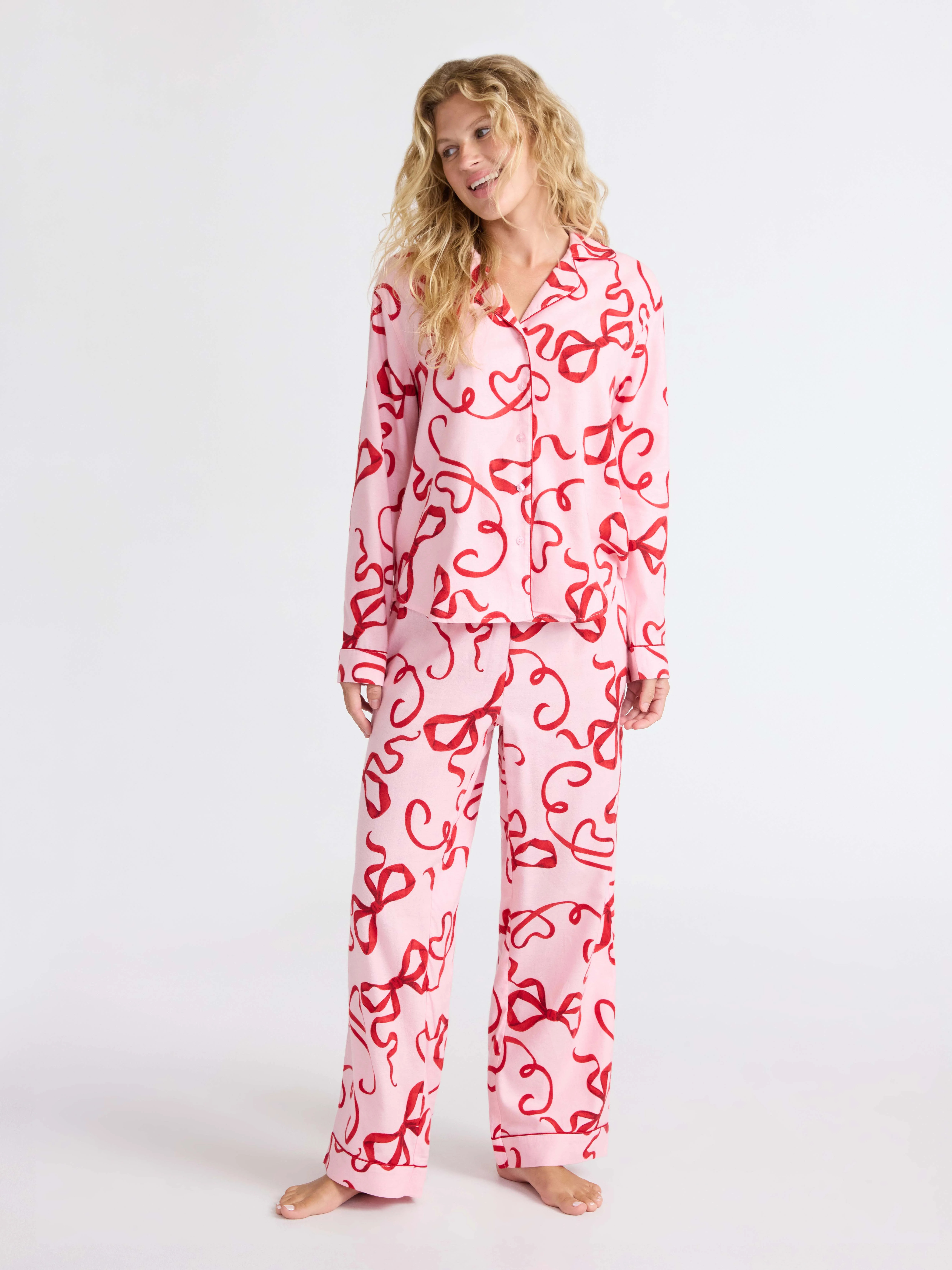 Joyspun Women's Long Sleeve Flannel Sleep Top and Pants Pajama Set, 2-Piece, Sizes XS-3X | Walmart (US)