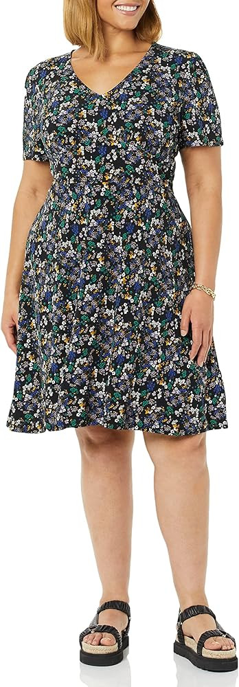 Amazon.com: Amazon Essentials Women's Short Sleeve V-Neck Gathered Fit and Flare Dress, Black Dit... | Amazon (US)