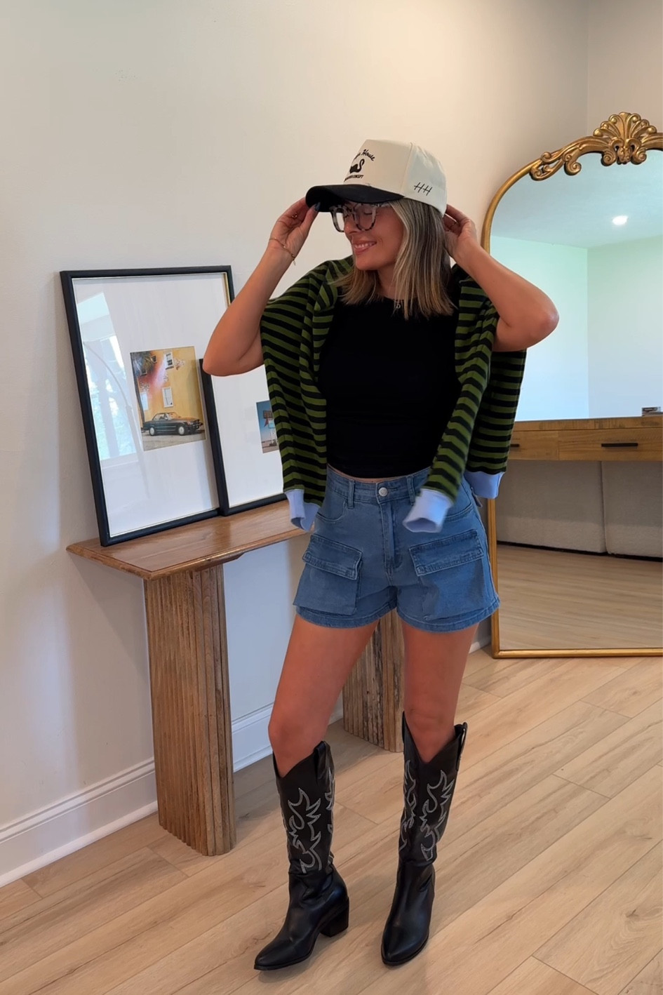 I’m wearing size small in the top, it’s part of a set! Size 4 in the shorts and I’m usually a 0 so these run small! 

#LTKSeasonal #LTKstyletip #LTKfindsunder100