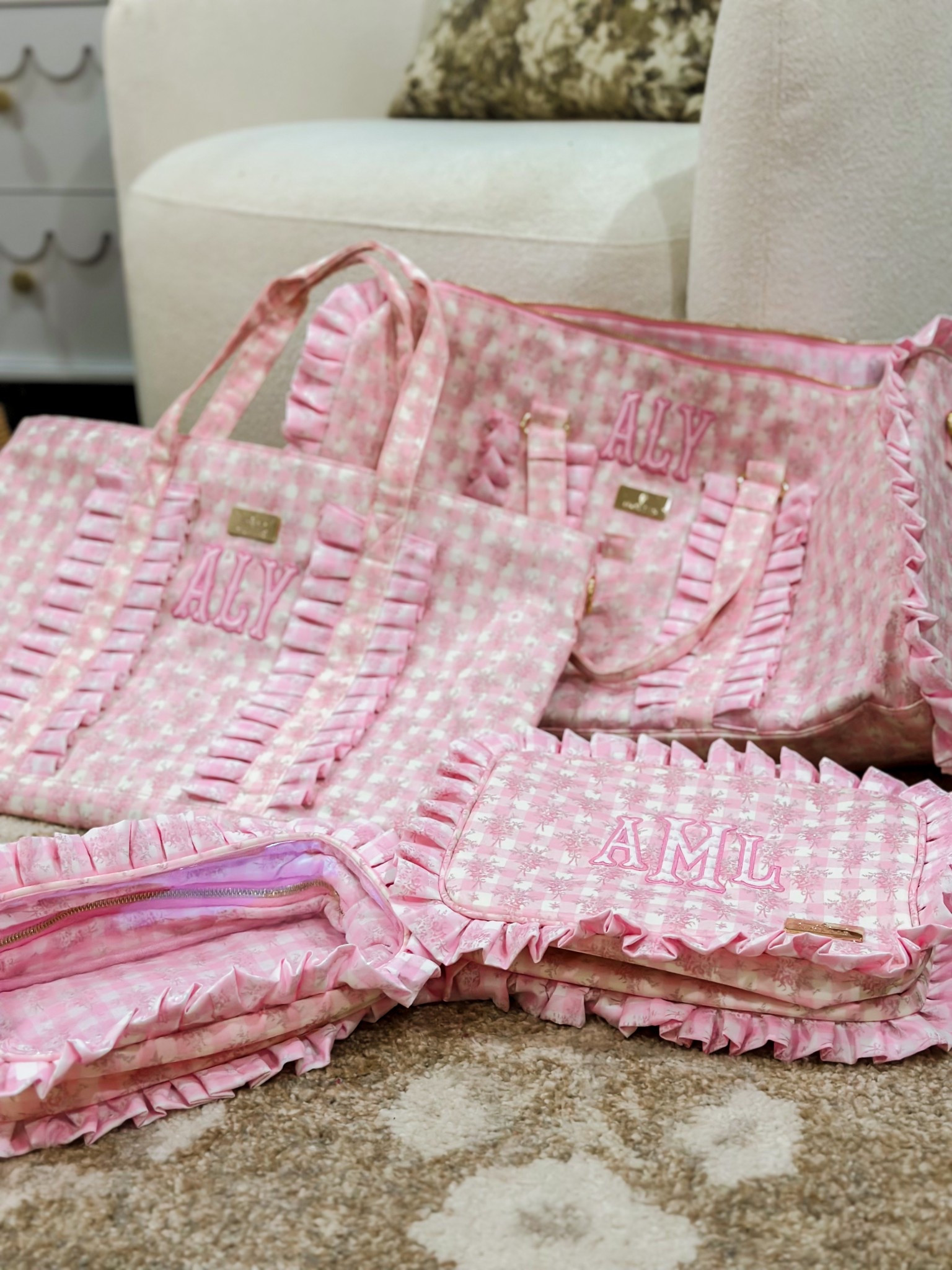 The cutest travel bags all on sale for Black Friday! @officialhollis