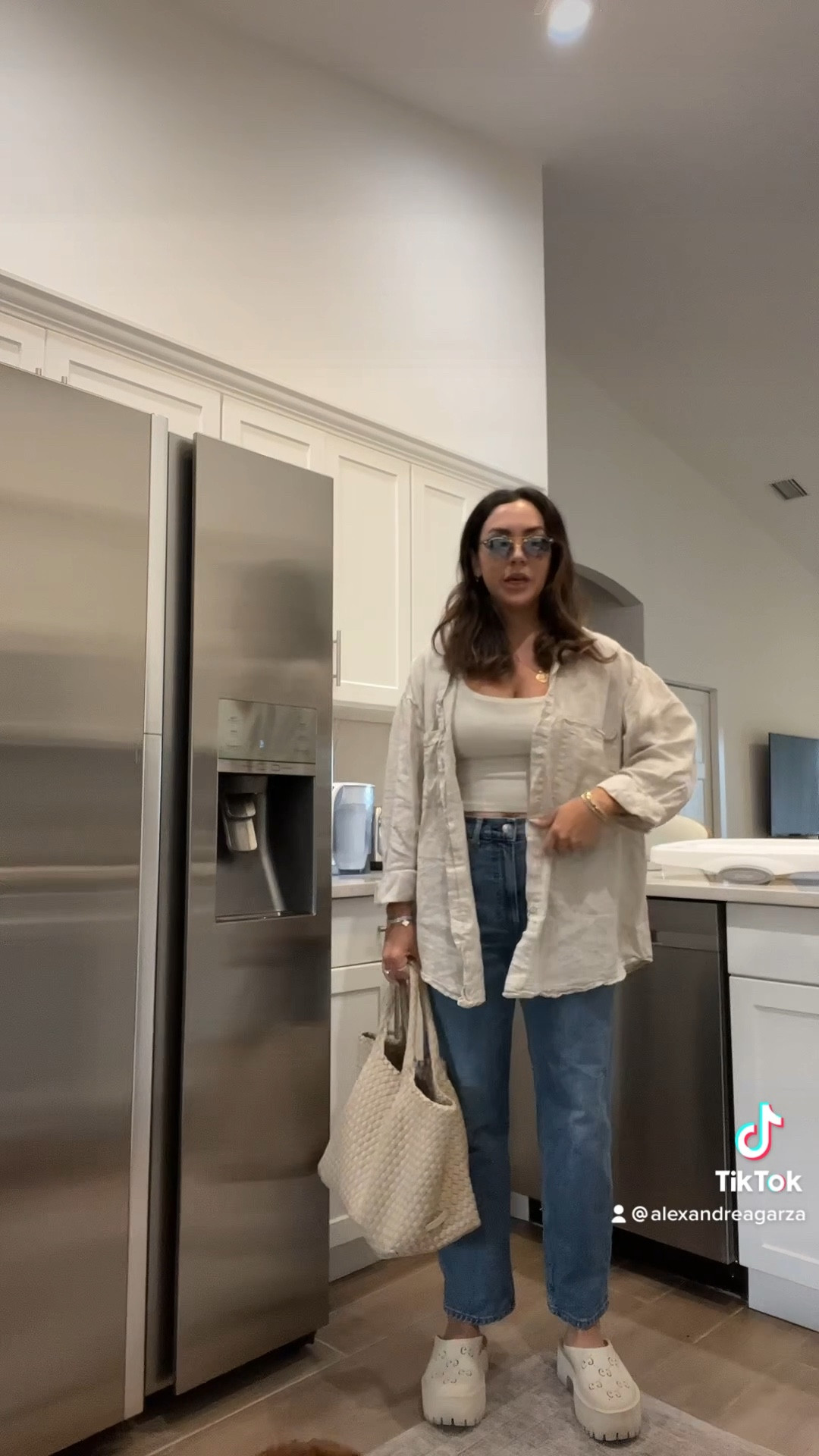 My fave capsule wardrobe clean girl coastal grandma look 😆 linen shirt and the best fitting high waisted jeans 