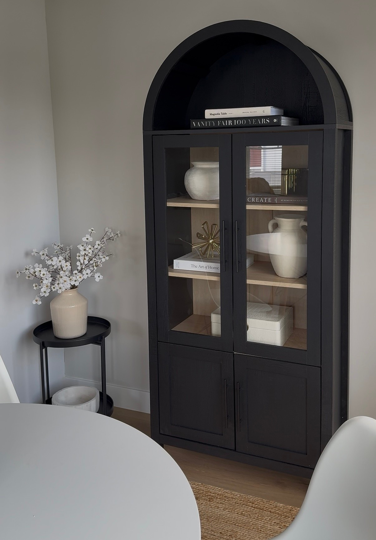 Arched display cabinet and decor 🖤