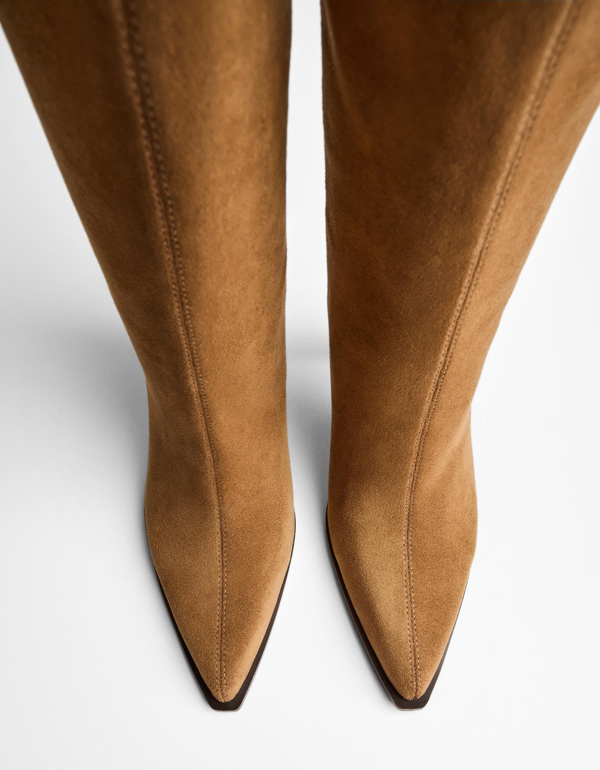 Stiefel mit Absatz und weitem Schaft - Schuhe - Damen | Bershka DE