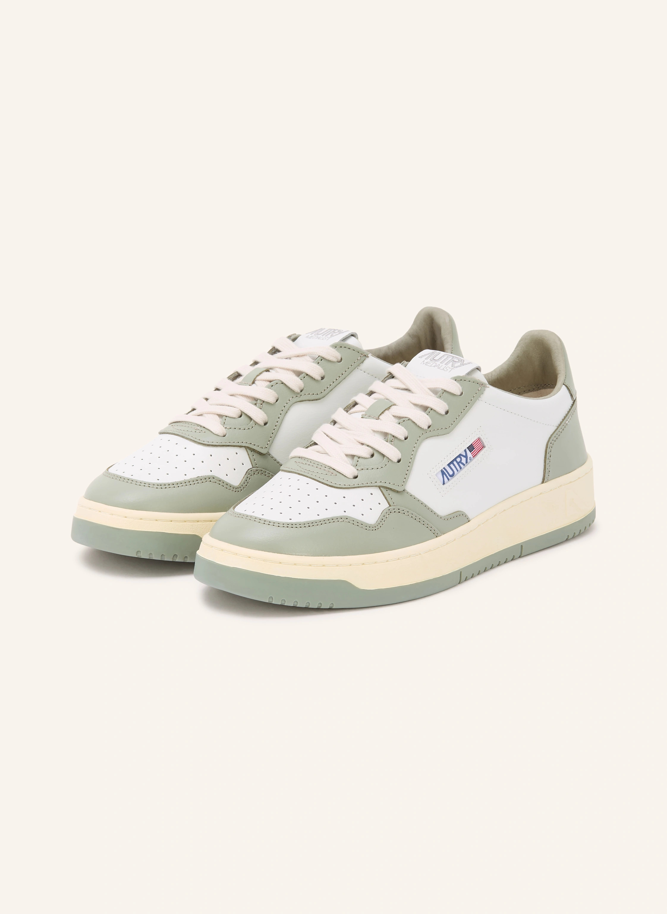 AUTRY Sneaker MEDALIST LOW in oliv / weiss | Breuninger (DACH)