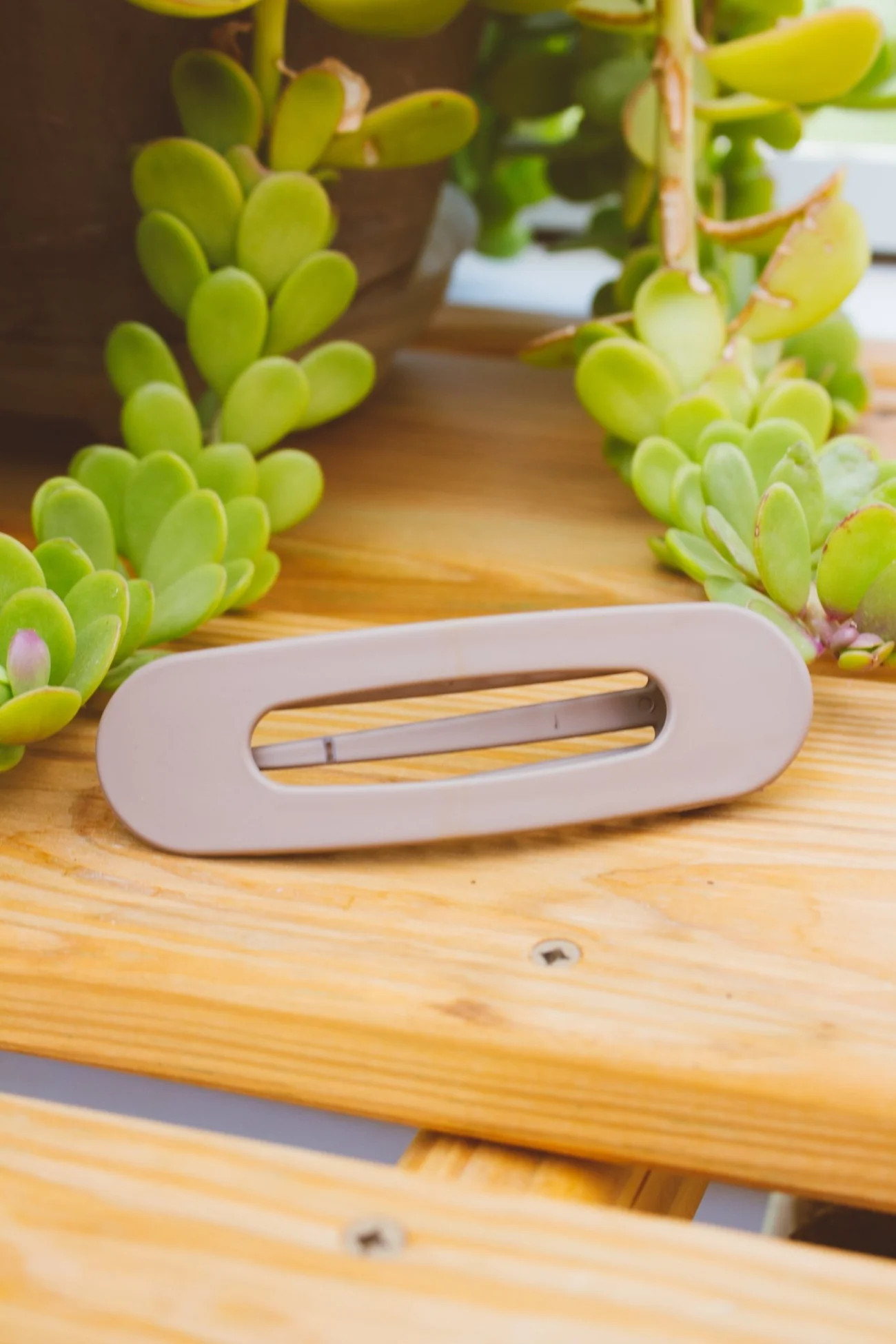 Flat Matte Claw Clip | Shop Andi