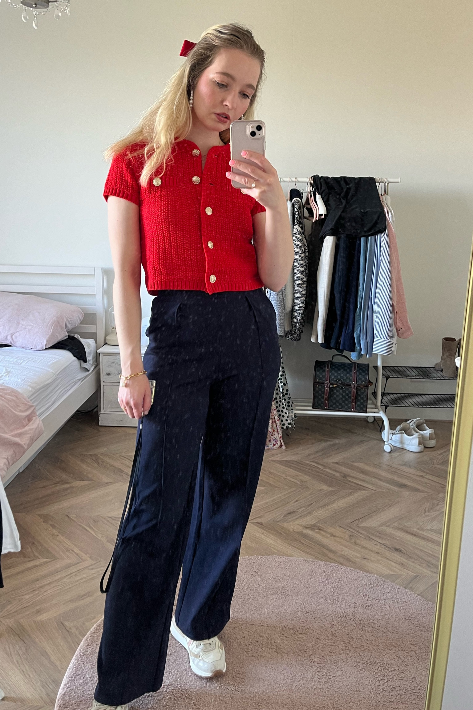 Don’t mind the dirty mirror 🙈 today’s office outfit look! Love this red bow with the bouclé top

#LTKworkwear #LTKnederlands #LTKstyletip