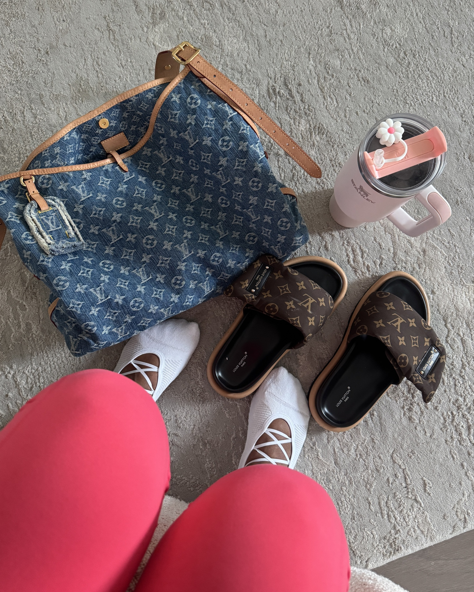 What’s inside my gym bag that I take to Pilates class! 

#LTKFindsUnder100 #LTKTravel #LTKActive