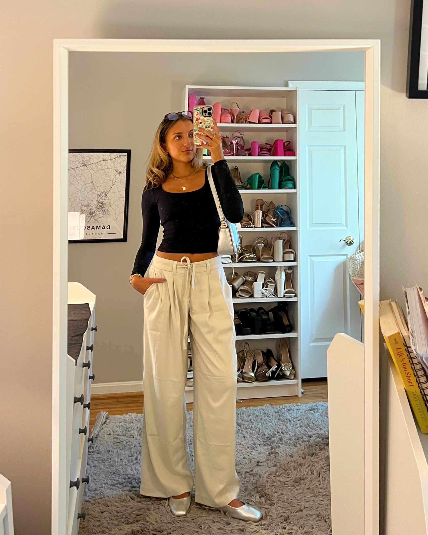 Fall outfit perfect for business casual. Code HCOMCKENZ for 20% off these trouser pants 